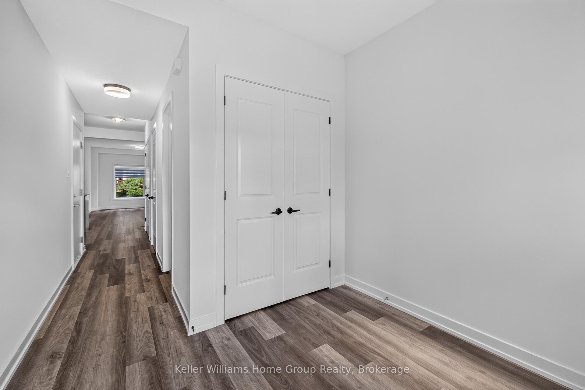 Photo 4 of 23 Ferris Circle, Guelph, Clairfields/Hanlon Business Park — HOMEH