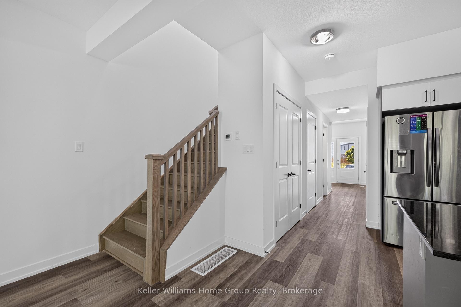 Photo 6 of 23 Ferris Circle, Guelph, Clairfields/Hanlon Business Park — HOMEH