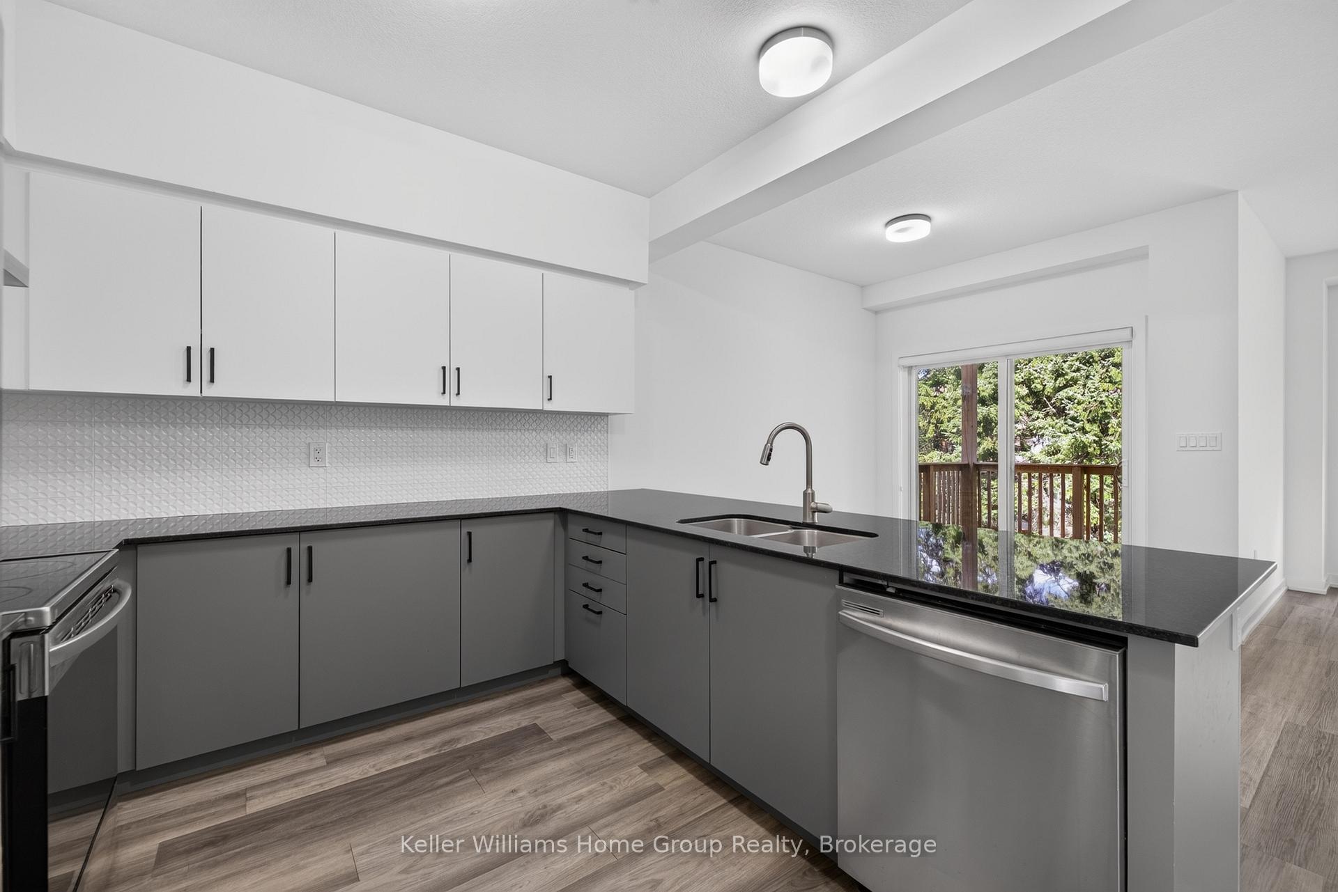 Photo 11 of 23 Ferris Circle, Guelph, Clairfields/Hanlon Business Park — HOMEH
