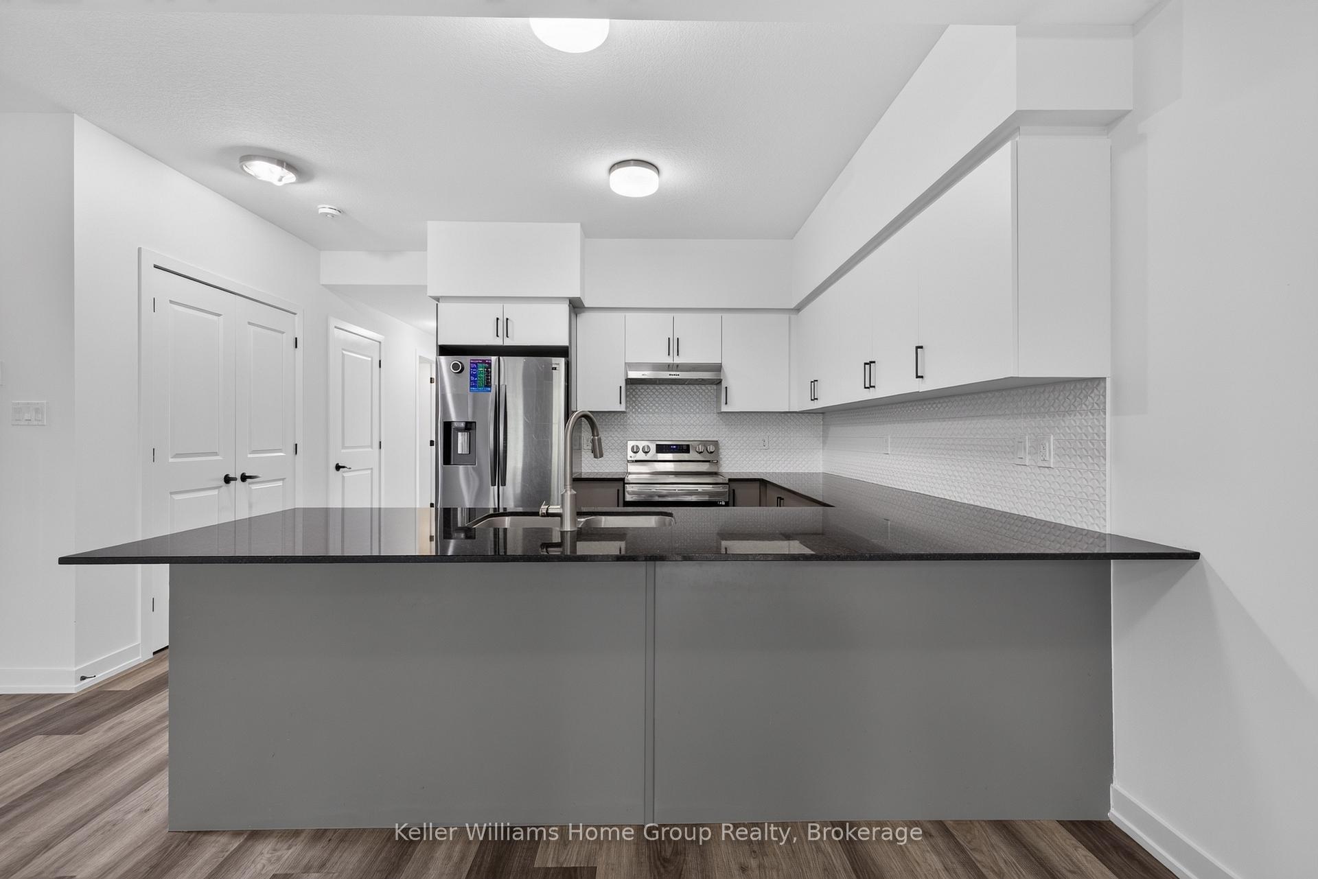 Photo 13 of 23 Ferris Circle, Guelph, Clairfields/Hanlon Business Park — HOMEH