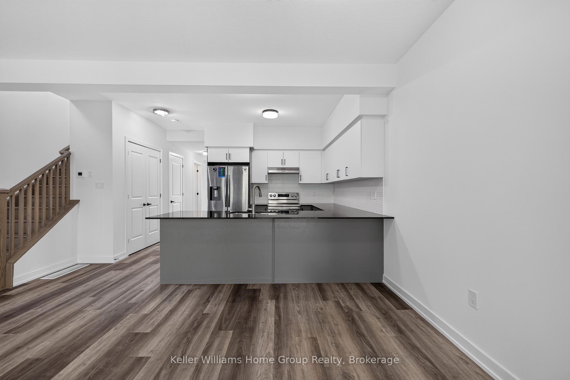 Photo 12 of 23 Ferris Circle, Guelph, Clairfields/Hanlon Business Park — HOMEH