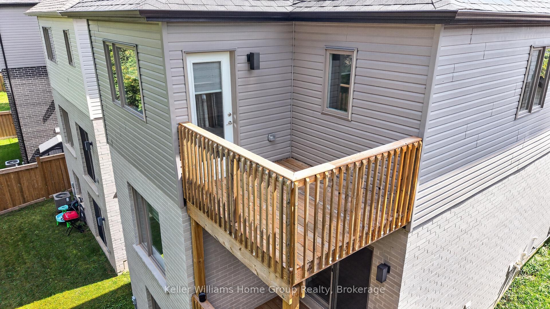 Photo 21 of 23 Ferris Circle, Guelph, Clairfields/Hanlon Business Park — HOMEH
