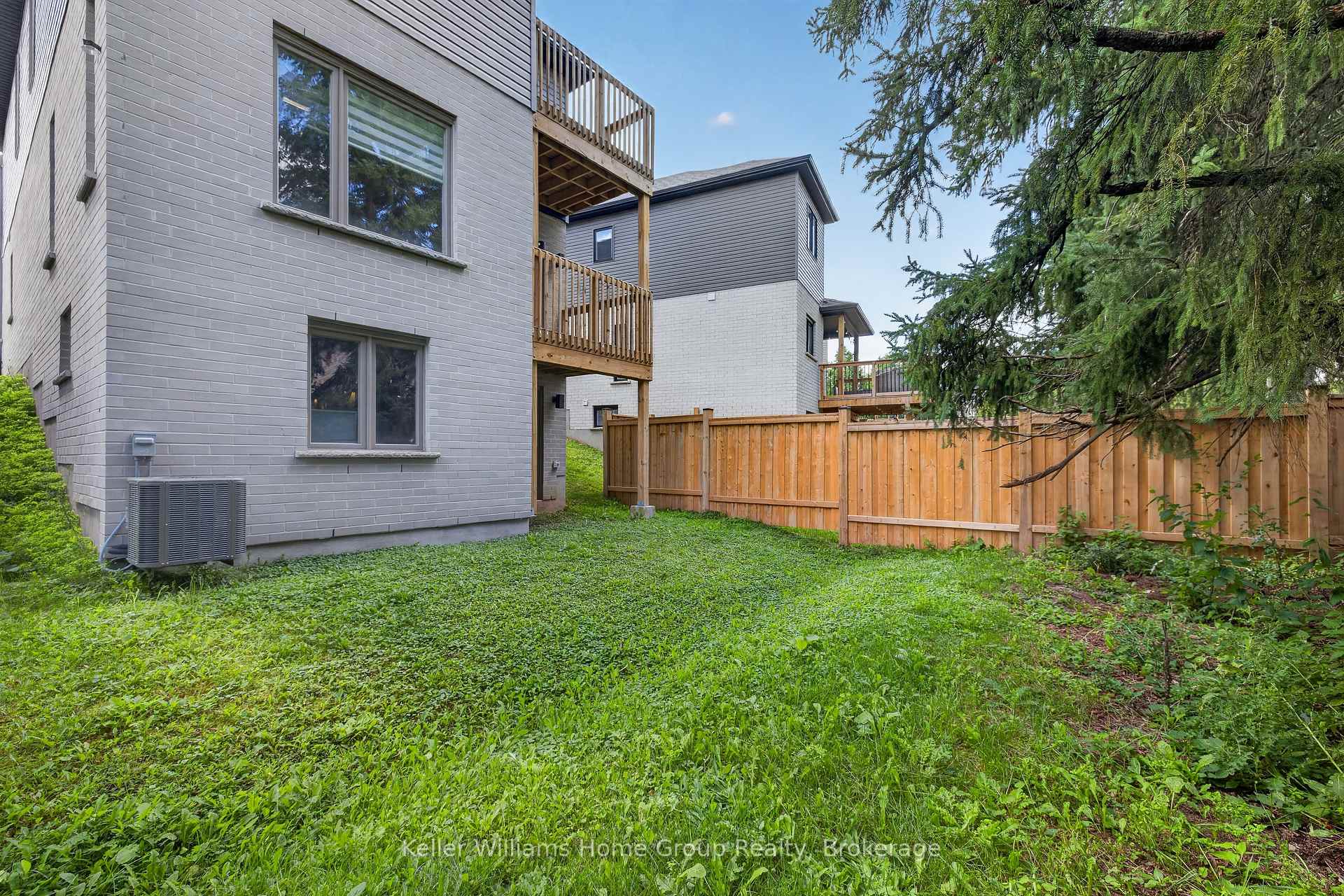 Photo 32 of 23 Ferris Circle, Guelph, Clairfields/Hanlon Business Park — HOMEH