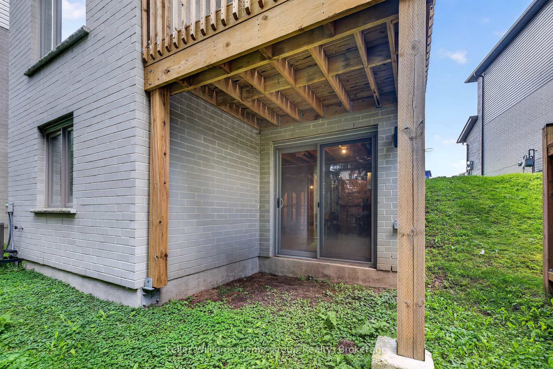 Photo 34 of 23 Ferris Circle, Guelph, Clairfields/Hanlon Business Park — HOMEH