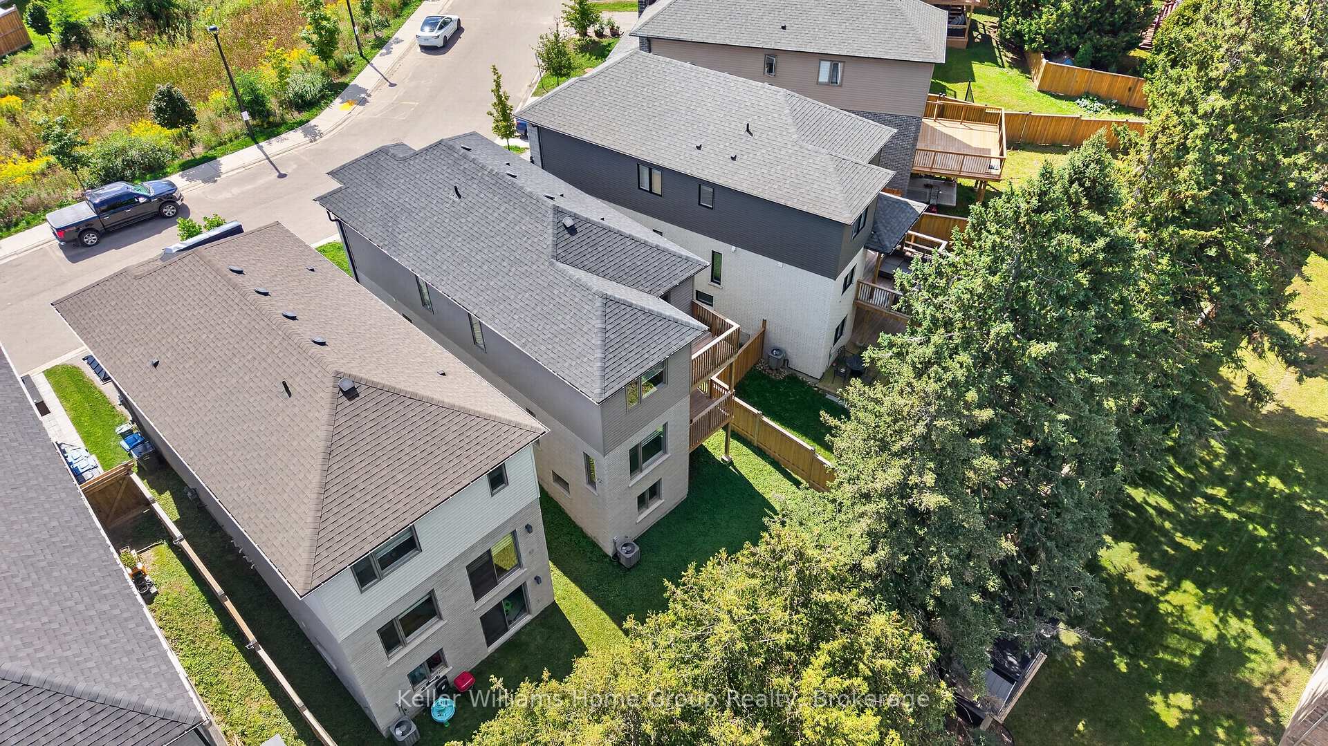 Photo 35 of 23 Ferris Circle, Guelph, Clairfields/Hanlon Business Park — HOMEH