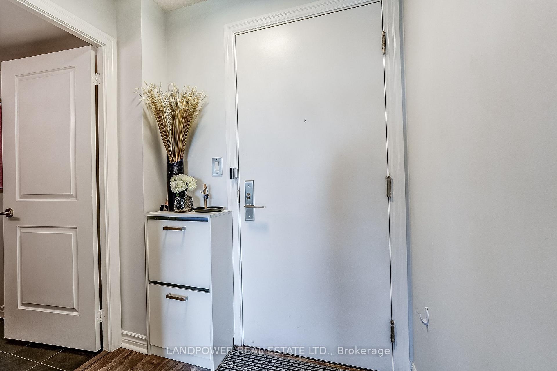 Photo 6 of Unit 2006, 2015 Sheppard Avenue E, North York, Henry Farm — HOMEH