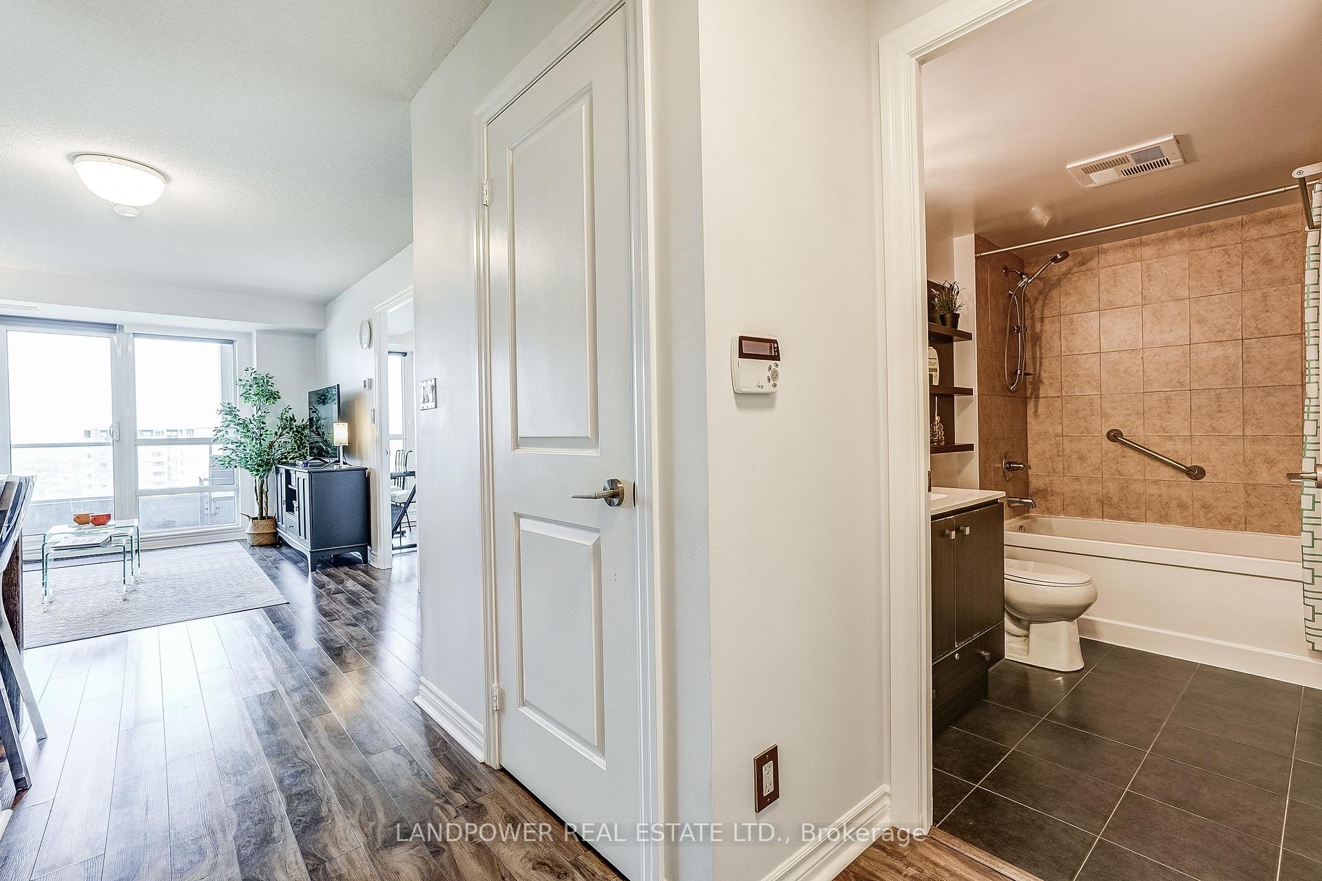 Photo 7 of Unit 2006, 2015 Sheppard Avenue E, North York, Henry Farm — HOMEH