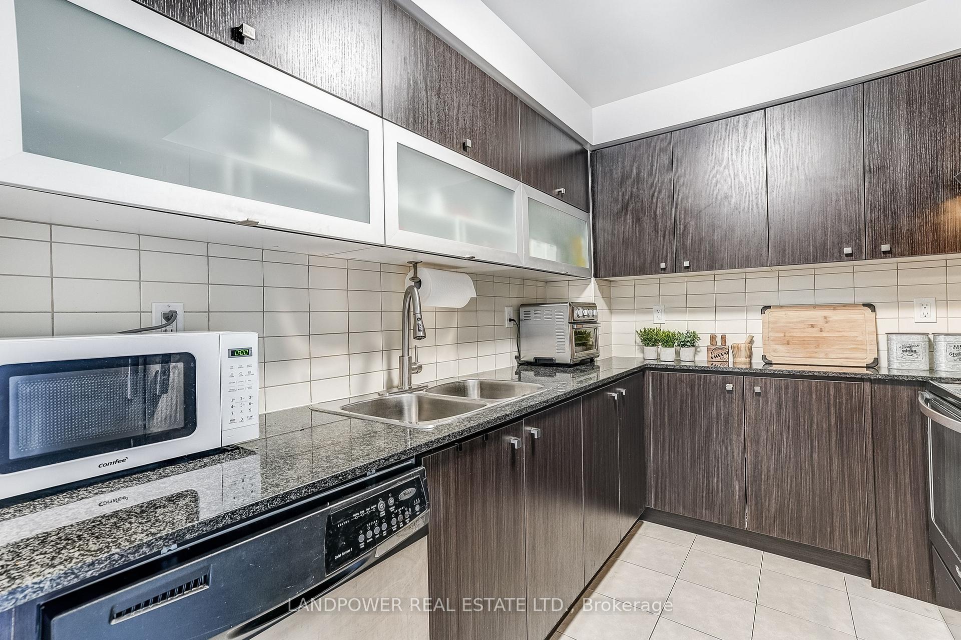 Photo 10 of Unit 2006, 2015 Sheppard Avenue E, North York, Henry Farm — HOMEH