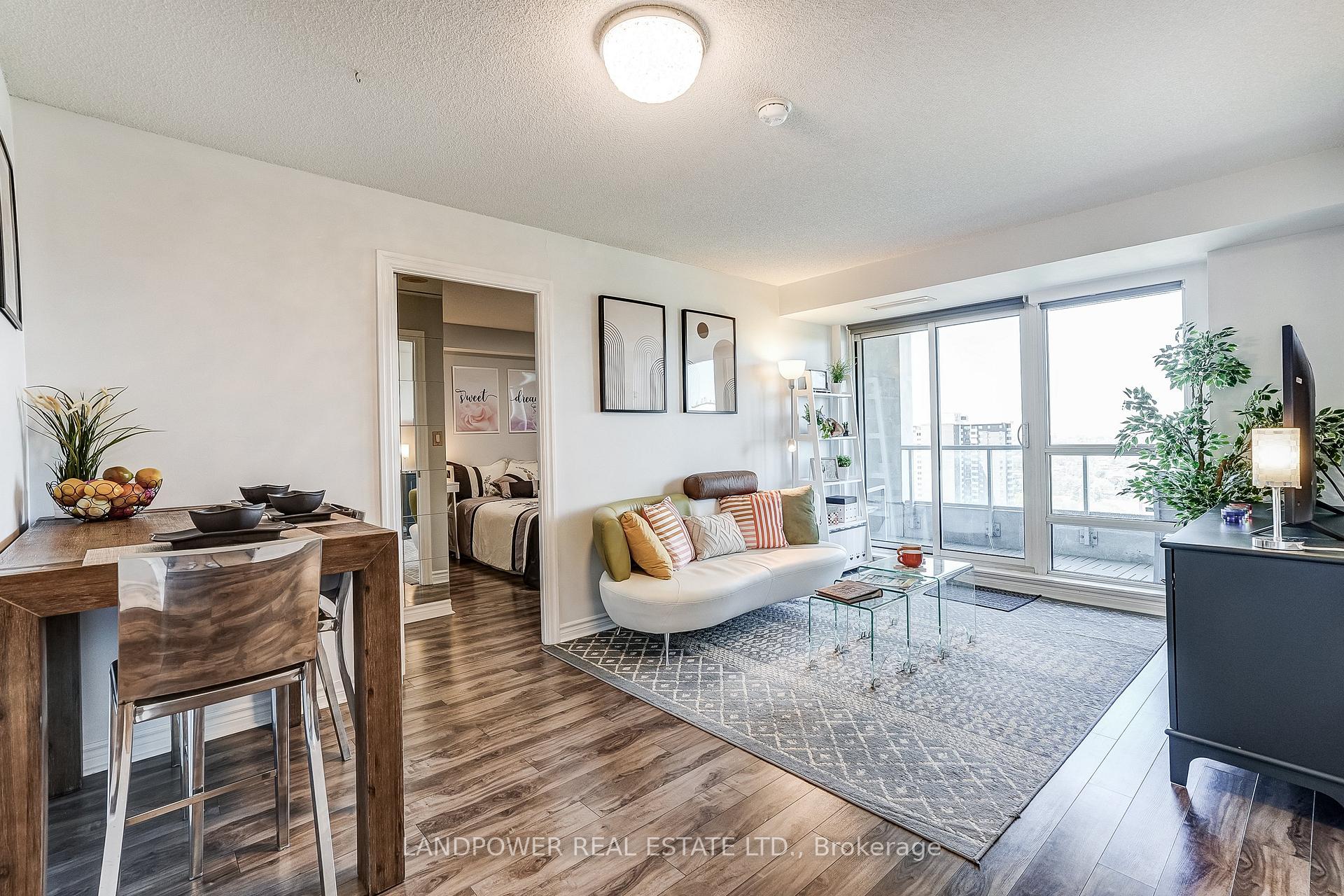 Photo 13 of Unit 2006, 2015 Sheppard Avenue E, North York, Henry Farm — HOMEH