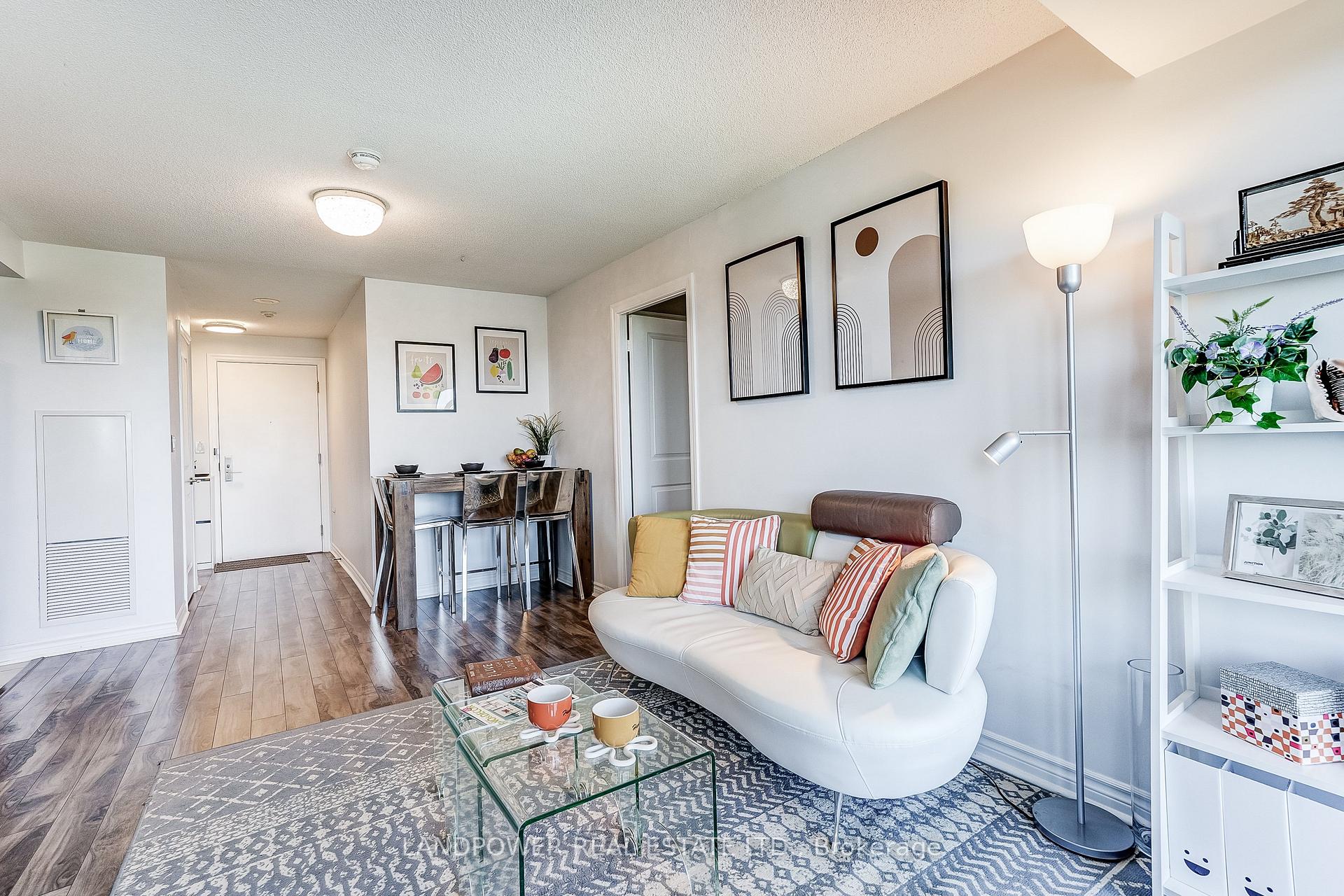 Photo 15 of Unit 2006, 2015 Sheppard Avenue E, North York, Henry Farm — HOMEH