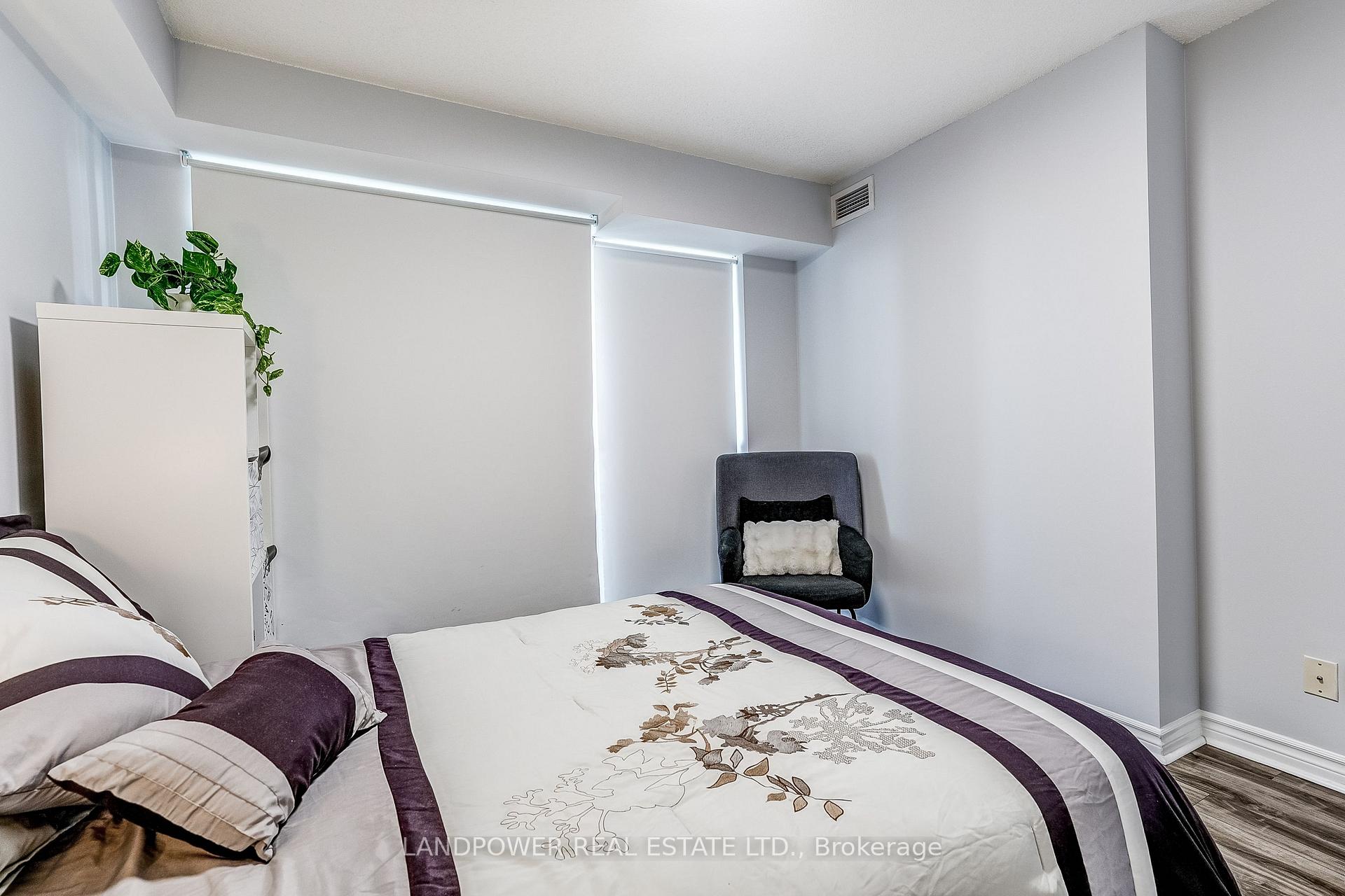 Photo 17 of Unit 2006, 2015 Sheppard Avenue E, North York, Henry Farm — HOMEH