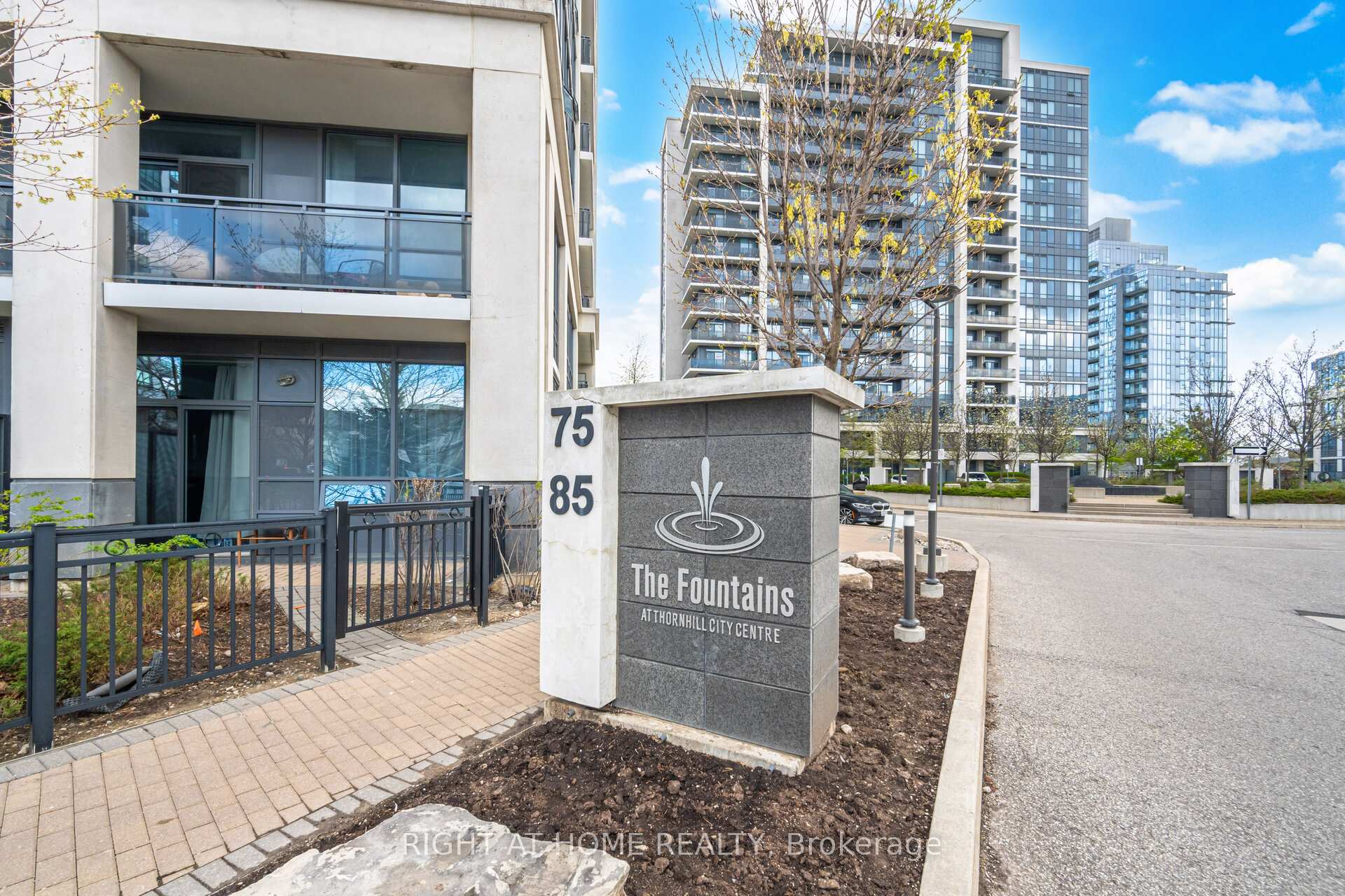 Photo 2 of Unit 612, 85 North Park Road, Vaughan, Beverley Glen — HOMEH