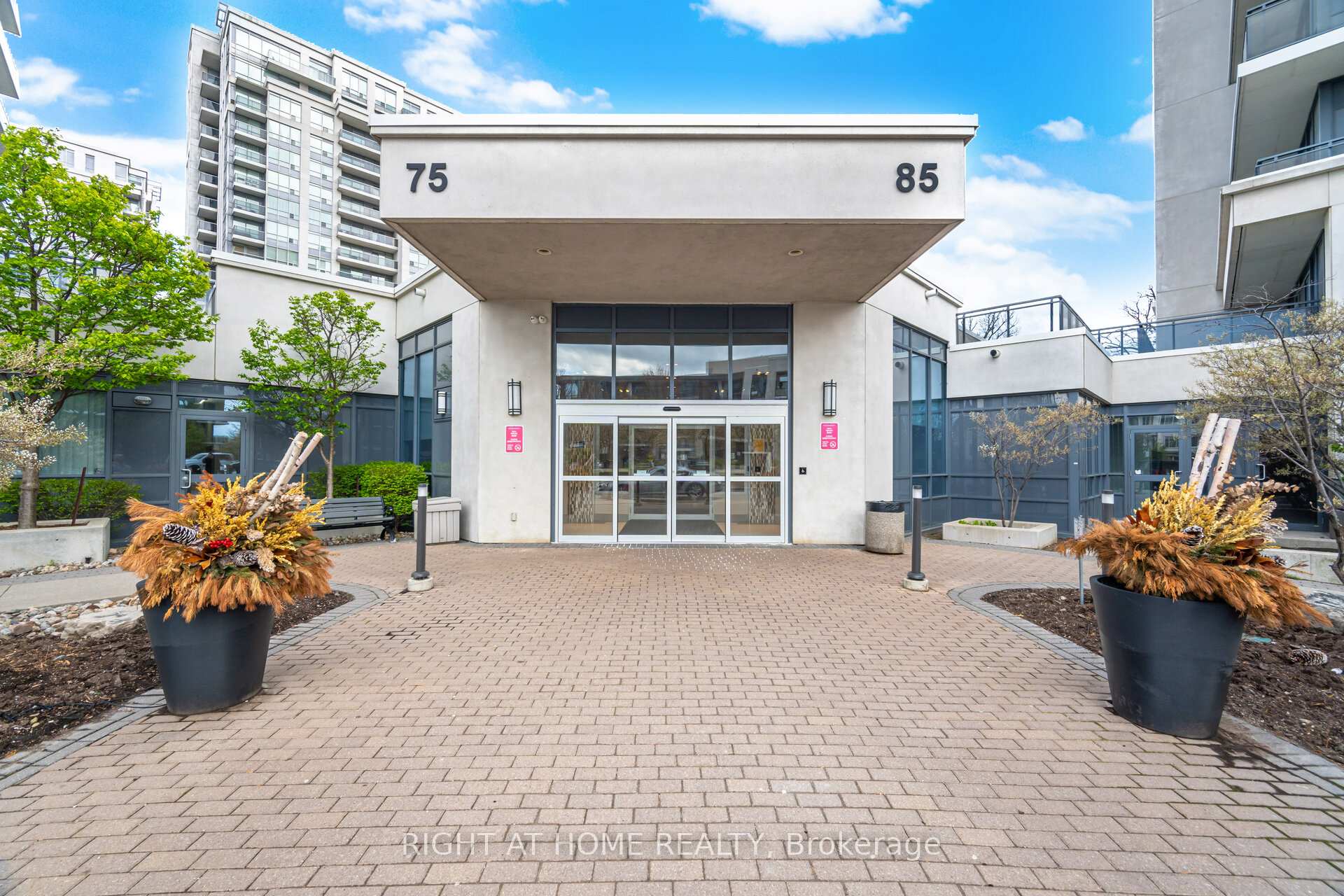 Photo 3 of Unit 612, 85 North Park Road, Vaughan, Beverley Glen — HOMEH