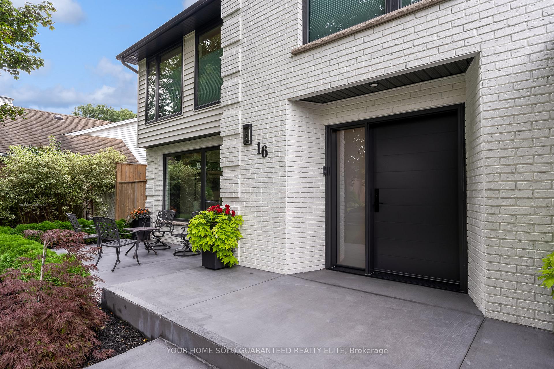 Photo 2 of 16 Whitehall Gate, Pelham, Fonthill — HOMEH