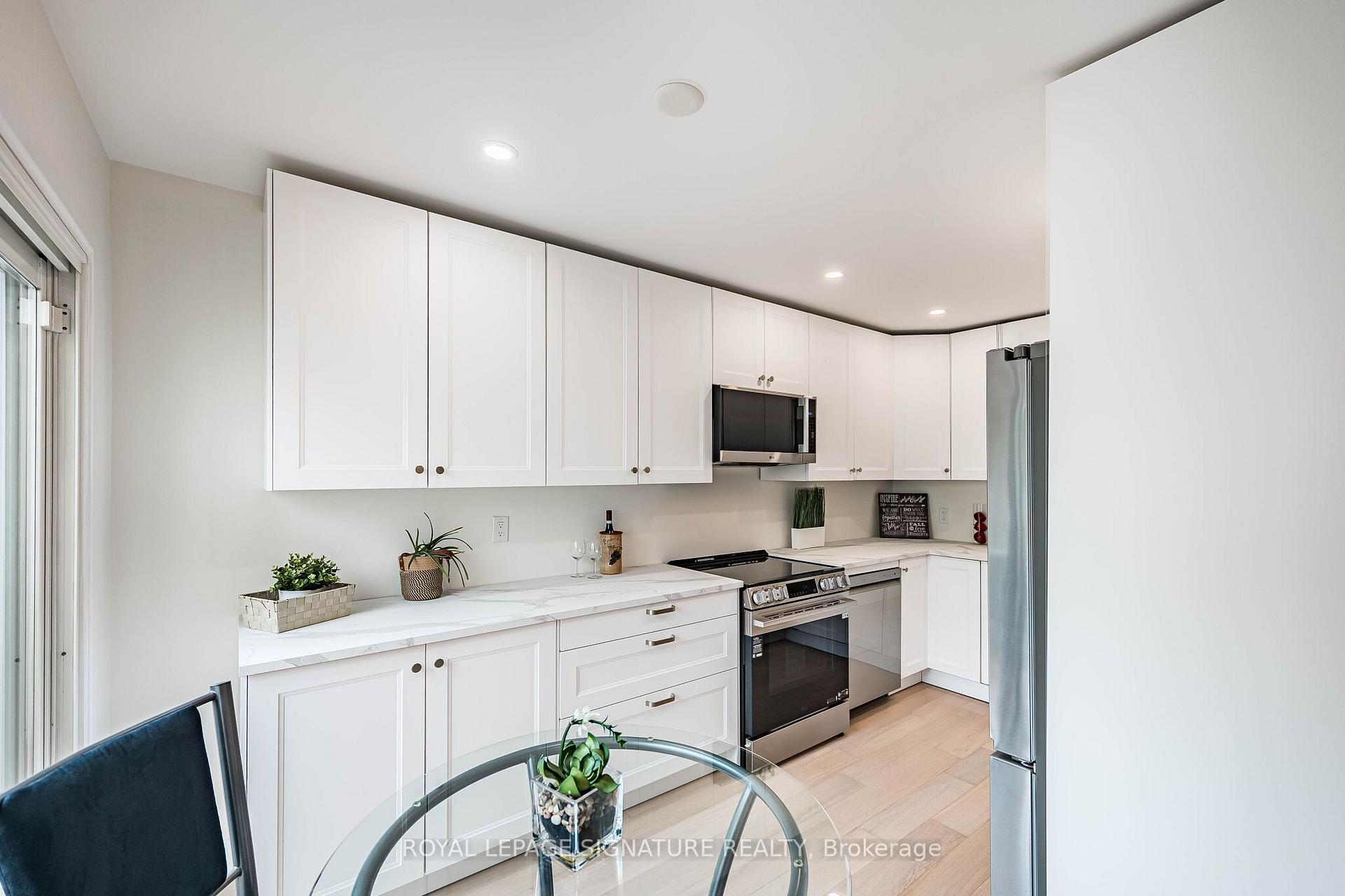 Photo 18 of 33 Cheryl Shepway, North York, Don Valley Village — HOMEH