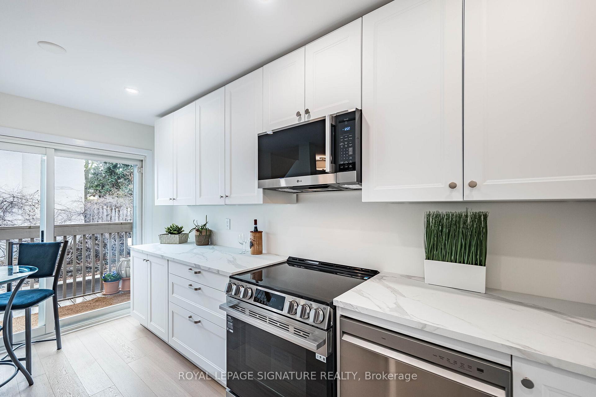 Photo 20 of 33 Cheryl Shepway, North York, Don Valley Village — HOMEH