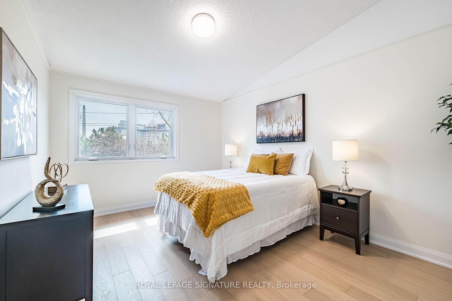 Photo 30 of 33 Cheryl Shepway, North York, Don Valley Village — HOMEH