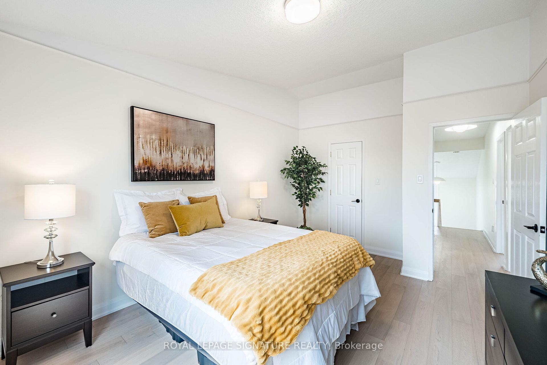 Photo 31 of 33 Cheryl Shepway, North York, Don Valley Village — HOMEH