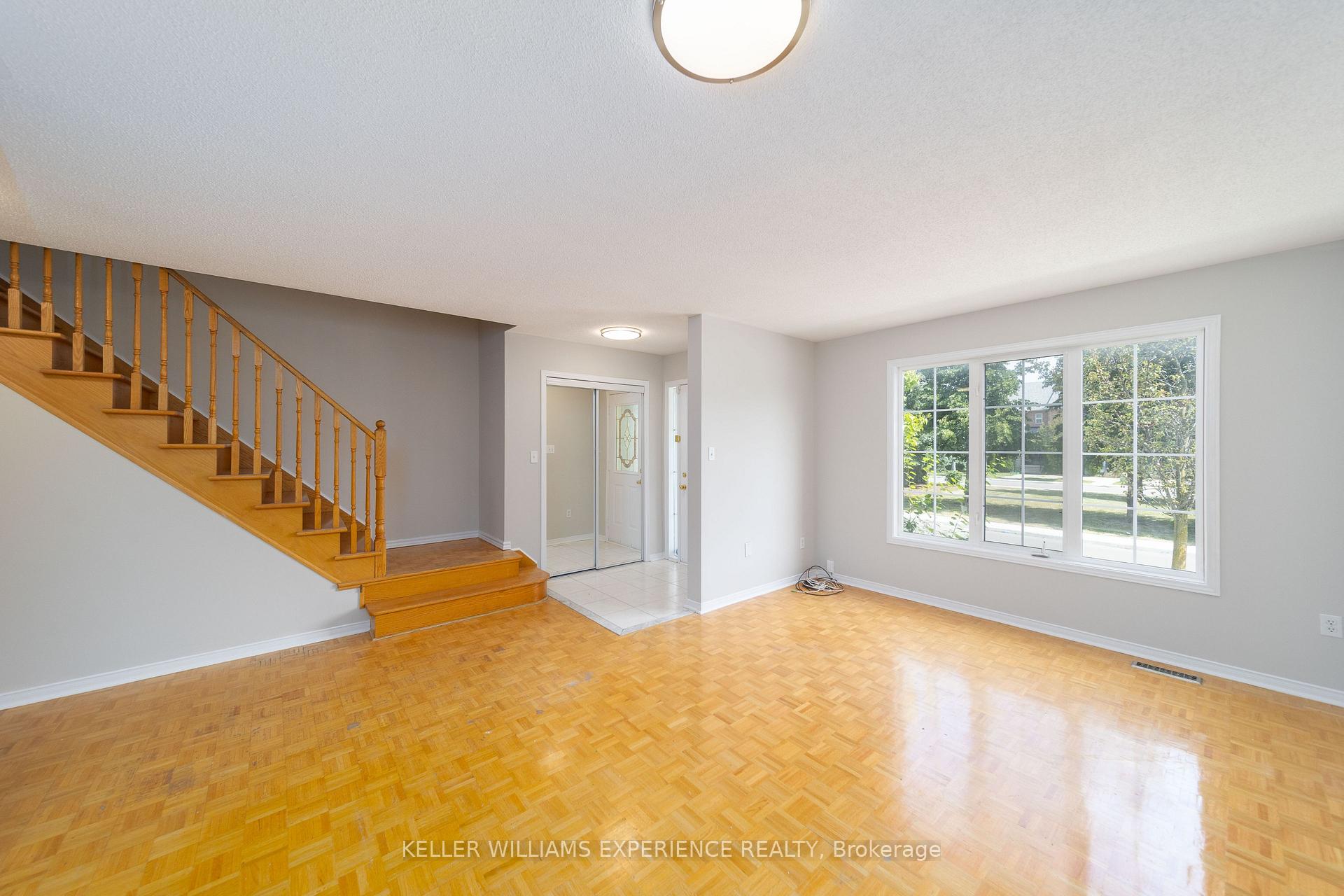 Photo 4 of 4 Castle Park Boulevard, Vaughan, Sonoma Heights — HOMEH