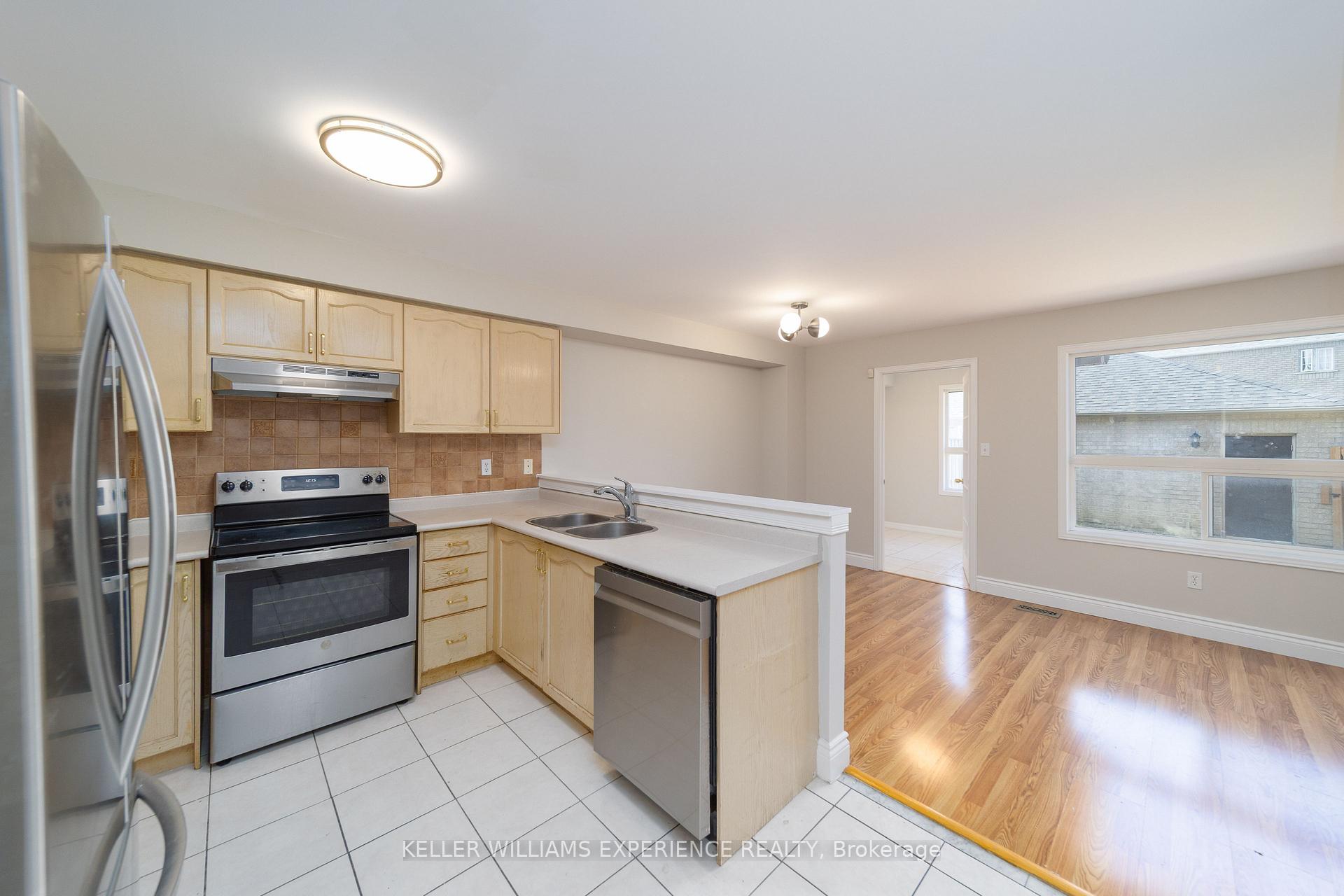 Photo 12 of 4 Castle Park Boulevard, Vaughan, Sonoma Heights — HOMEH