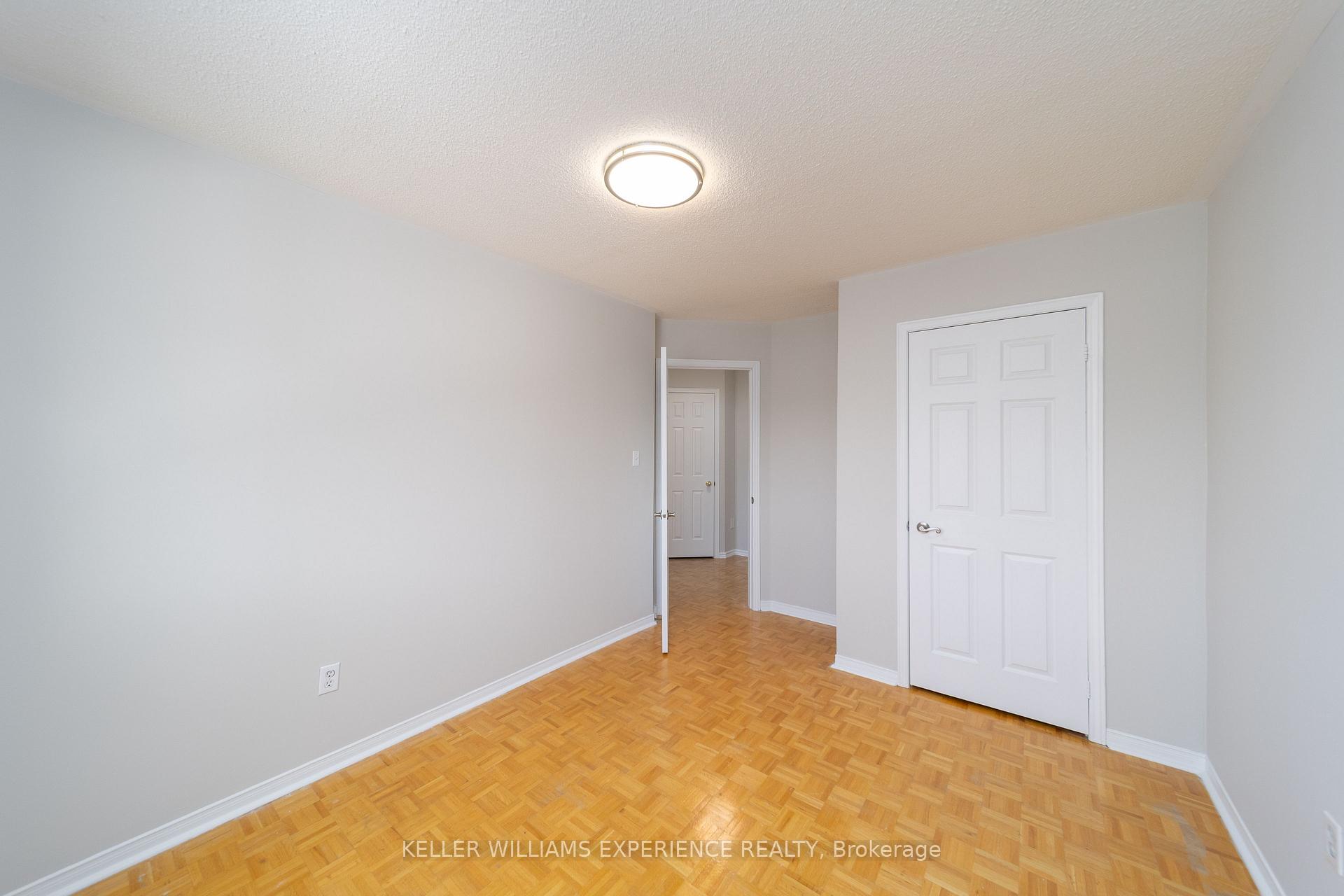 Photo 32 of 4 Castle Park Boulevard, Vaughan, Sonoma Heights — HOMEH