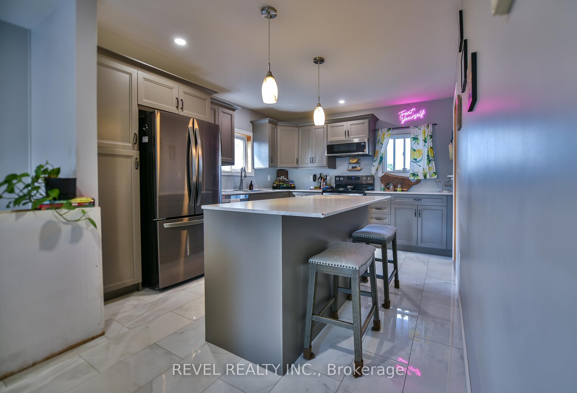 Photo 4 of 239 Maple Street N, Timmins, TNE - North — HOMEH