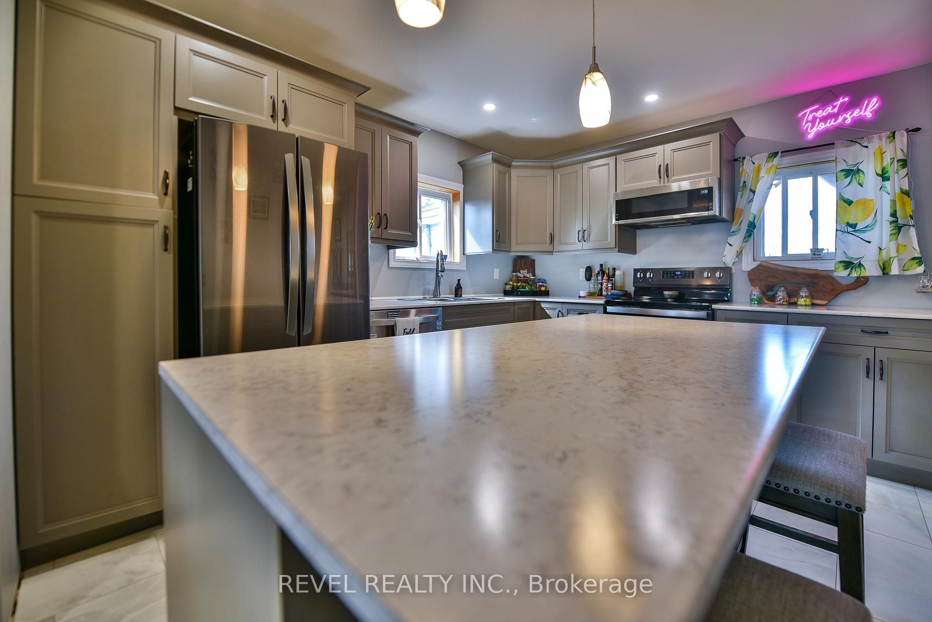 Photo 5 of 239 Maple Street N, Timmins, TNE - North — HOMEH