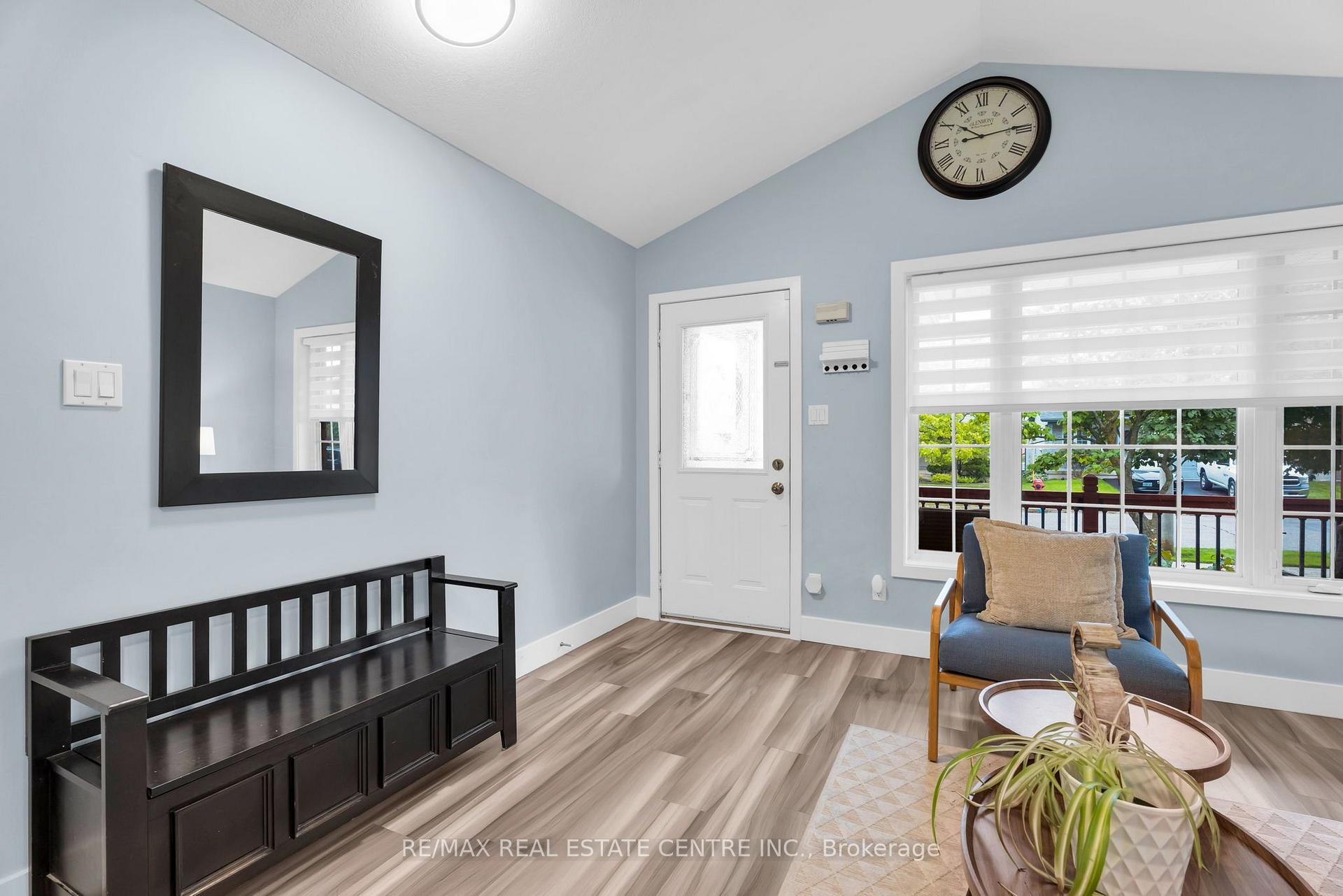 Photo 2 of 99 Glengarry Road, Orangeville — HOMEH