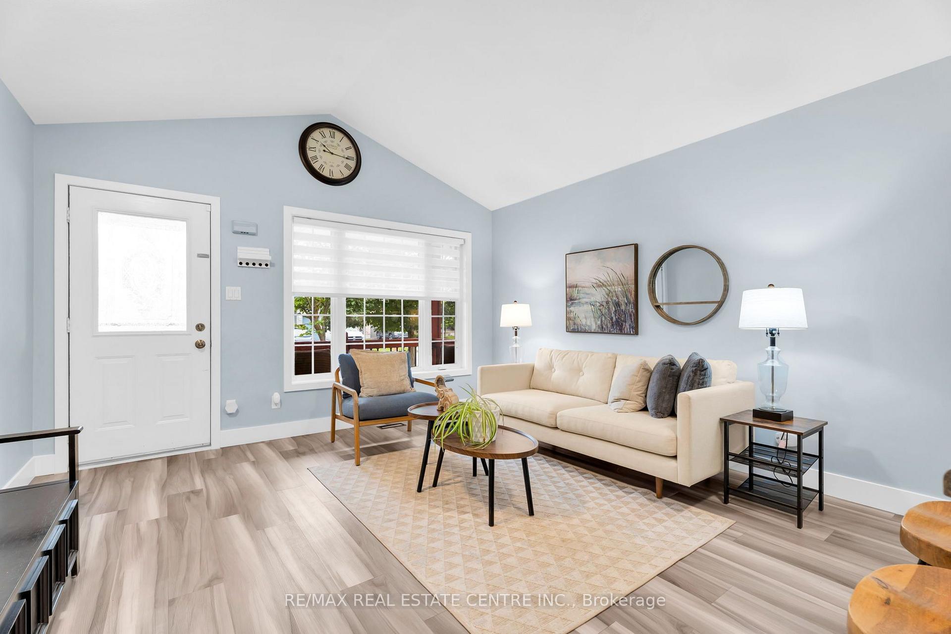 Photo 4 of 99 Glengarry Road, Orangeville — HOMEH