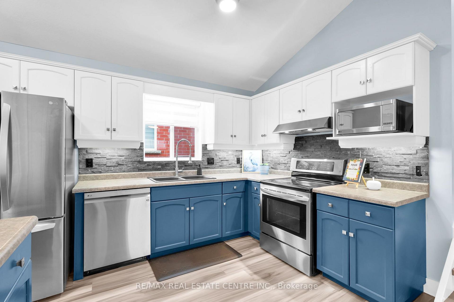 Photo 9 of 99 Glengarry Road, Orangeville — HOMEH
