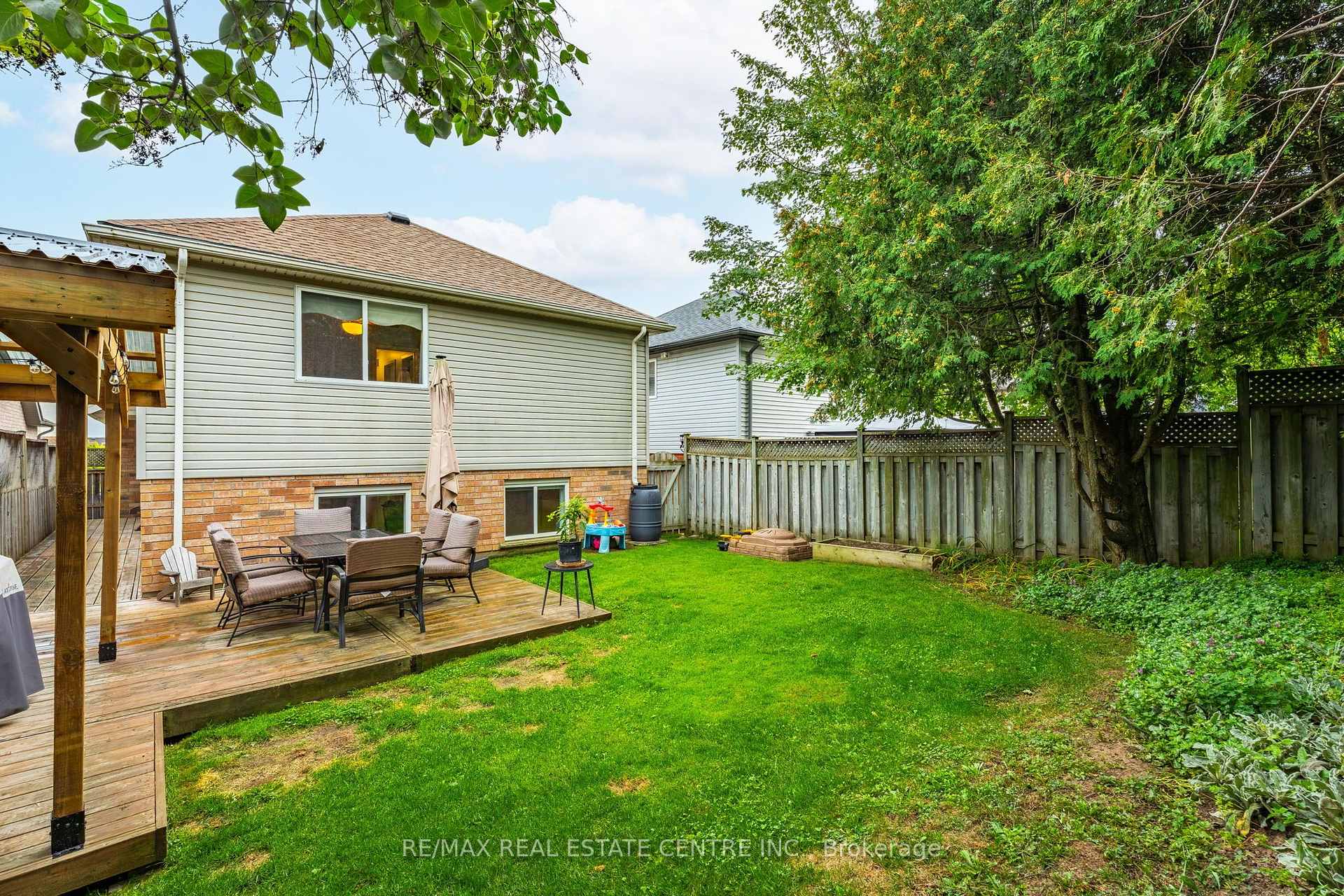 Photo 24 of 99 Glengarry Road, Orangeville — HOMEH