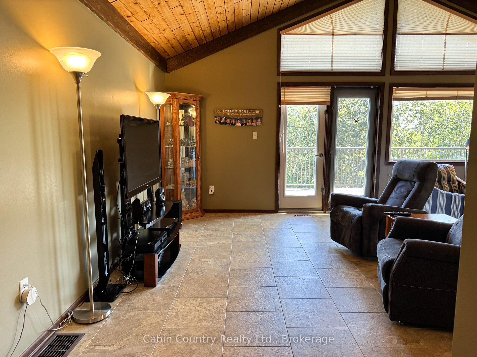 Photo 27 of 1220 Beach Road, Kenora, Keewatin — HOMEH