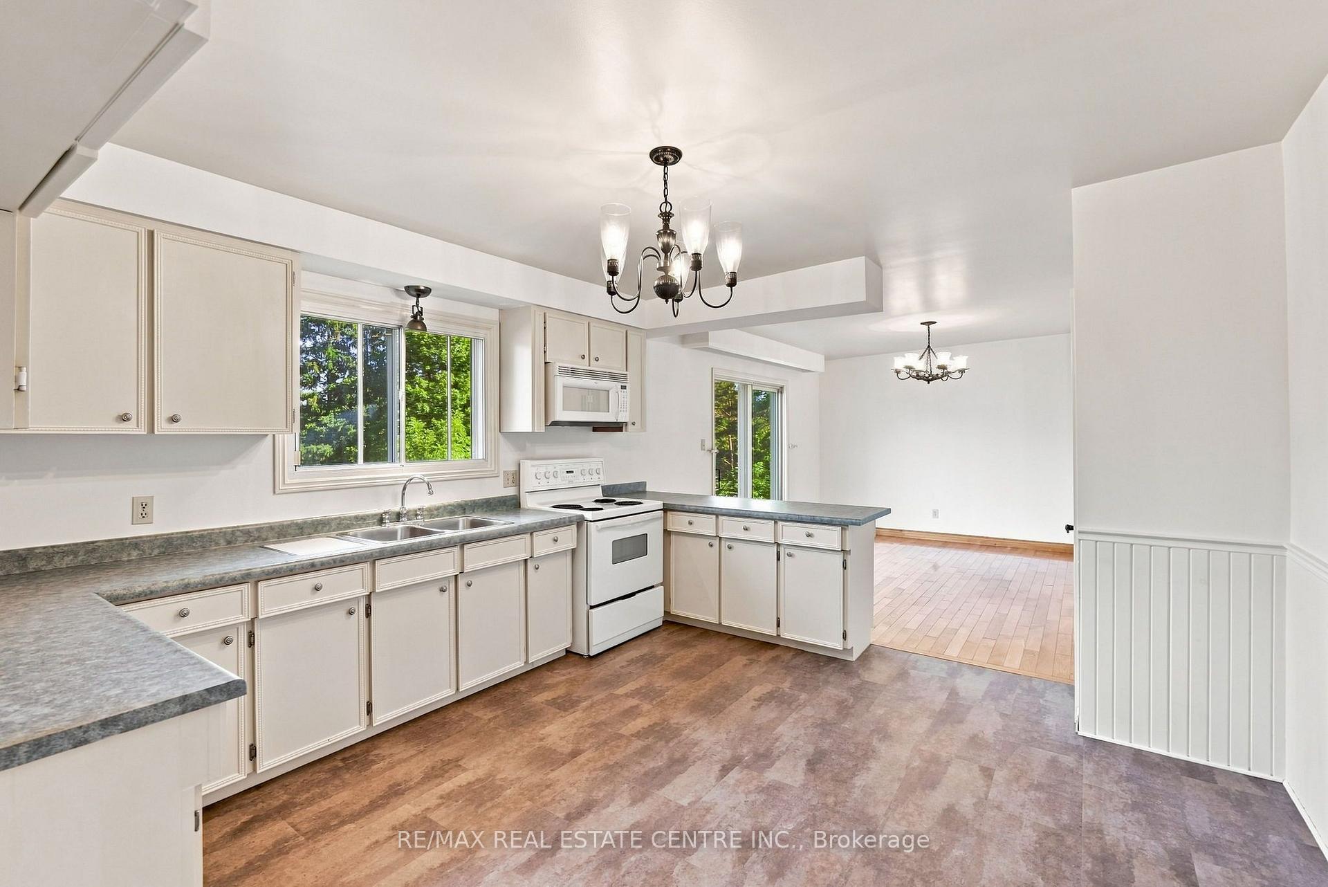 Photo 14 of 26 Maplewood Drive, Amaranth, Rural Amaranth — HOMEH