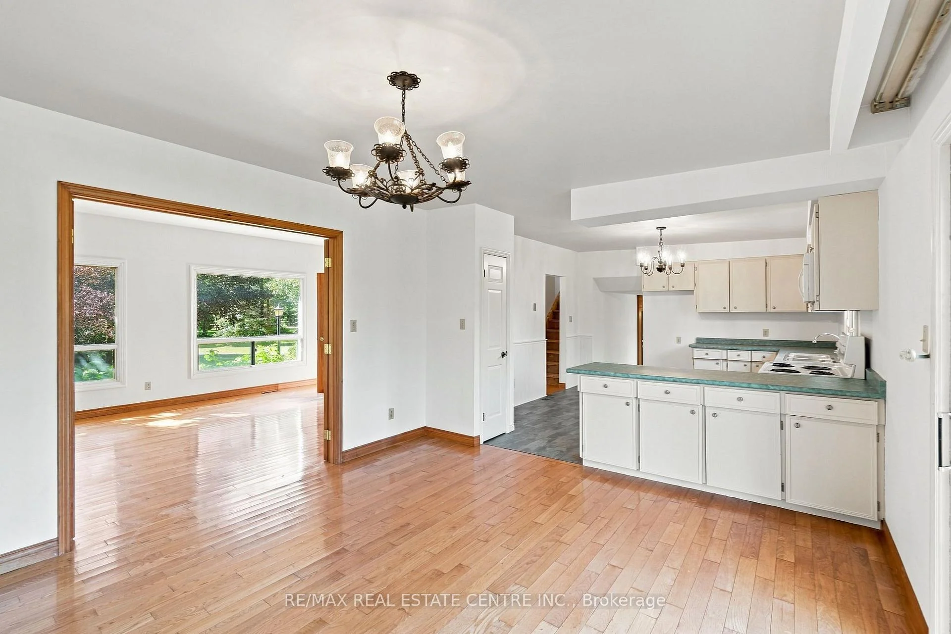Photo 12 of 26 Maplewood Drive, Amaranth, Rural Amaranth — HOMEH