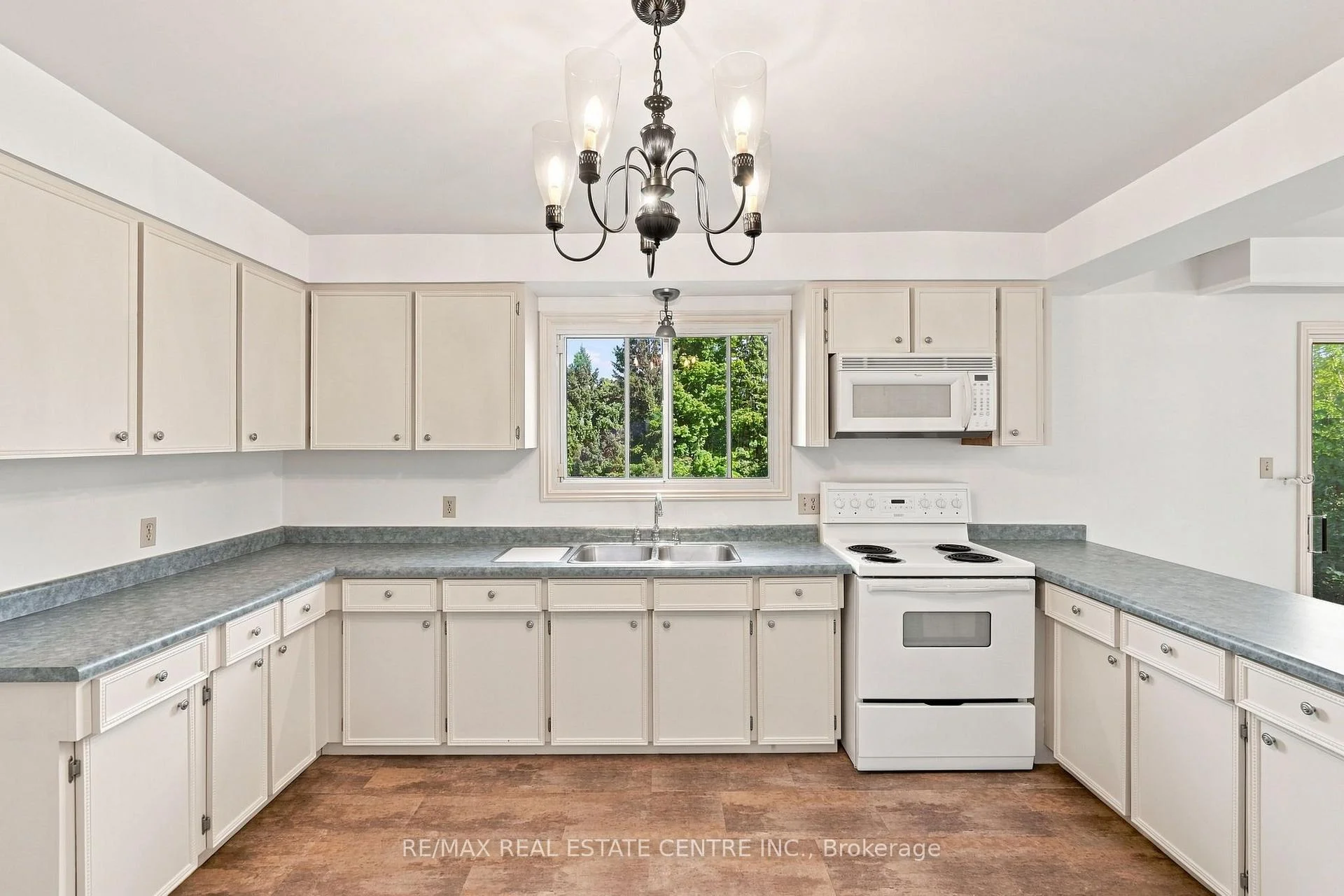 Photo 17 of 26 Maplewood Drive, Amaranth, Rural Amaranth — HOMEH