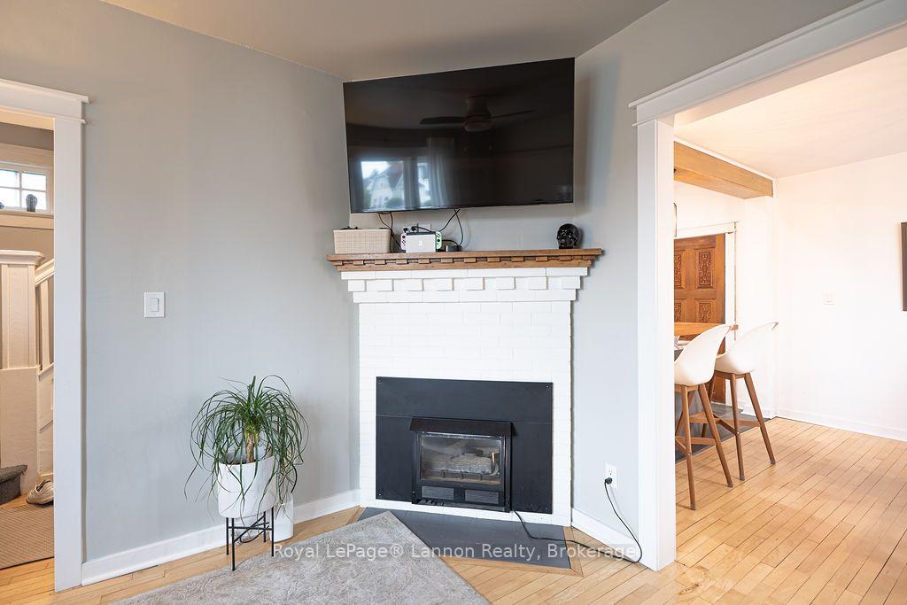 Photo 5 of 138 College Street, Thunder Bay, College Heights — HOMEH