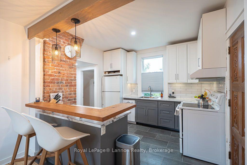 Photo 6 of 138 College Street, Thunder Bay, College Heights — HOMEH