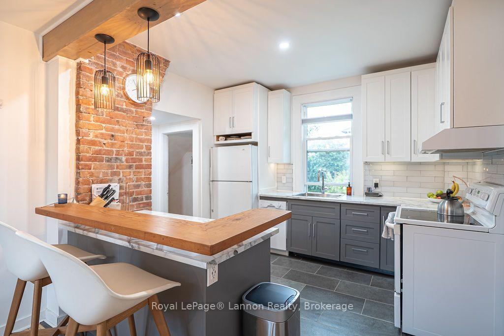 Photo 8 of 138 College Street, Thunder Bay, College Heights — HOMEH