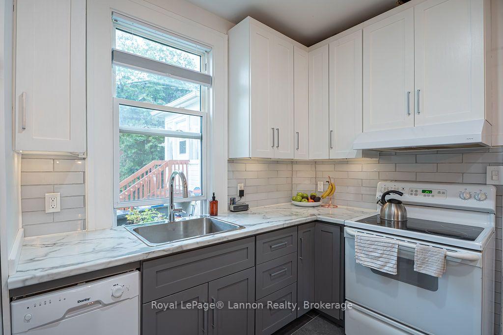 Photo 10 of 138 College Street, Thunder Bay, College Heights — HOMEH