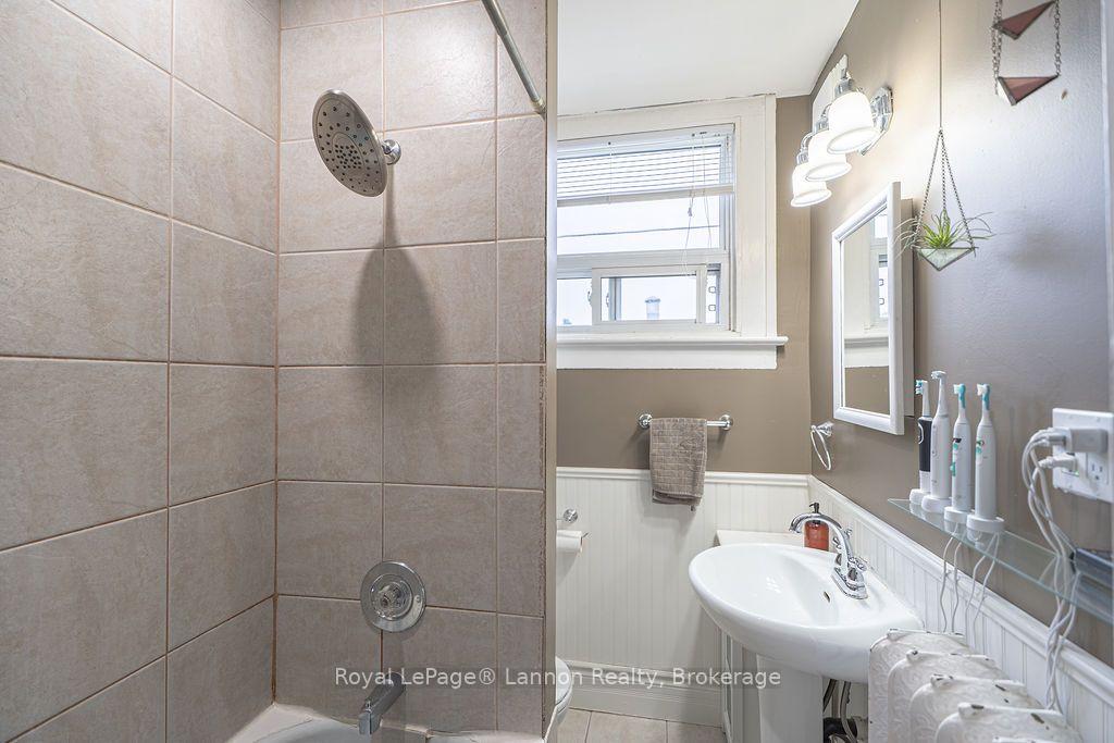 Photo 23 of 138 College Street, Thunder Bay, College Heights — HOMEH