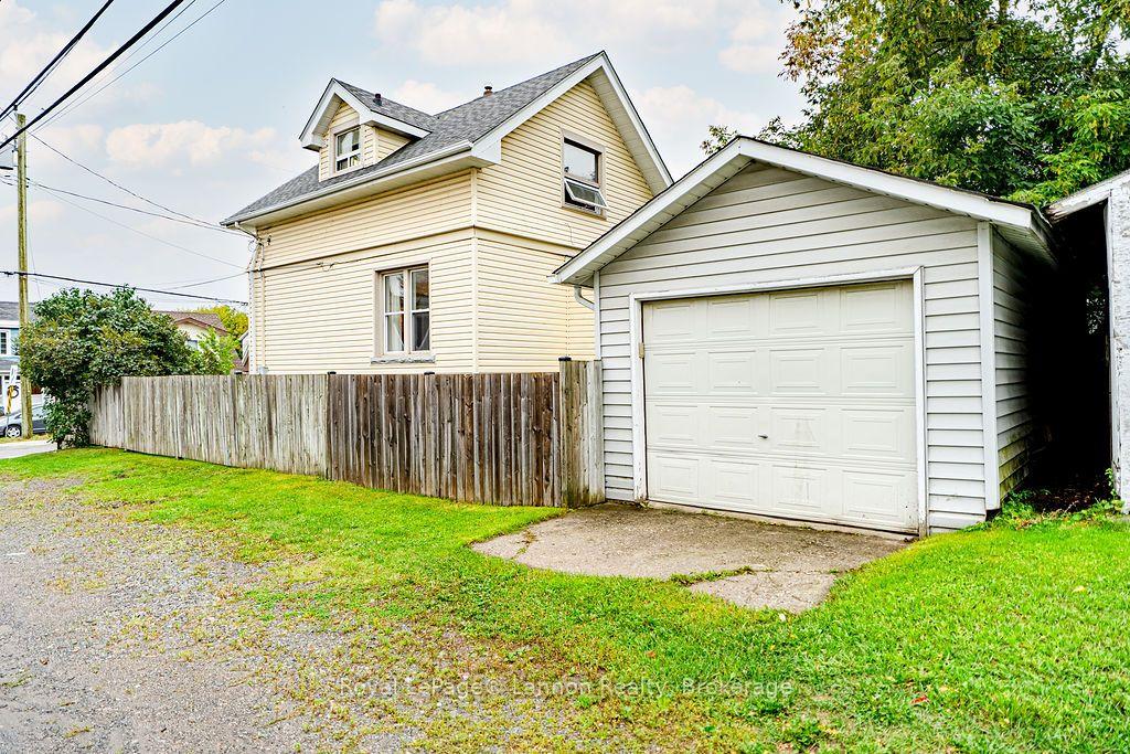 Photo 29 of 138 College Street, Thunder Bay, College Heights — HOMEH