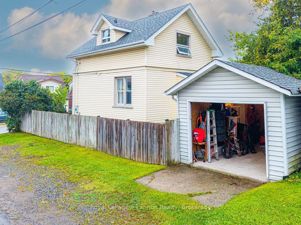 Photo 30 of 138 College Street, Thunder Bay, College Heights — HOMEH