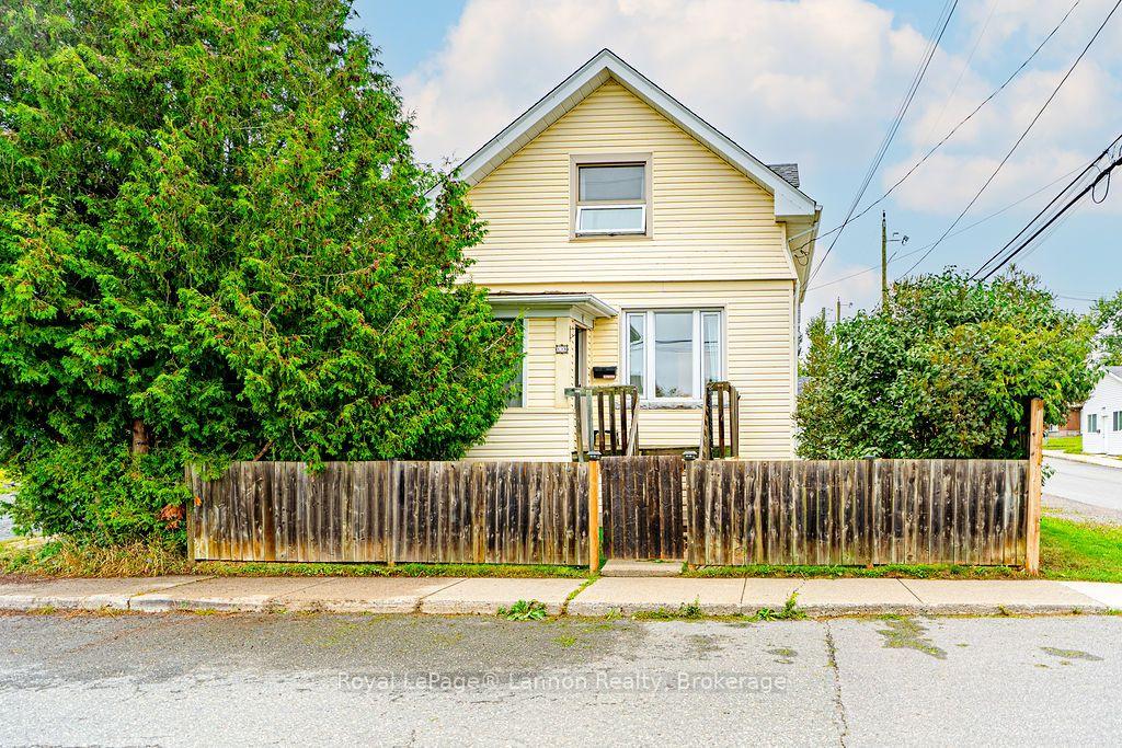 Photo 34 of 138 College Street, Thunder Bay, College Heights — HOMEH