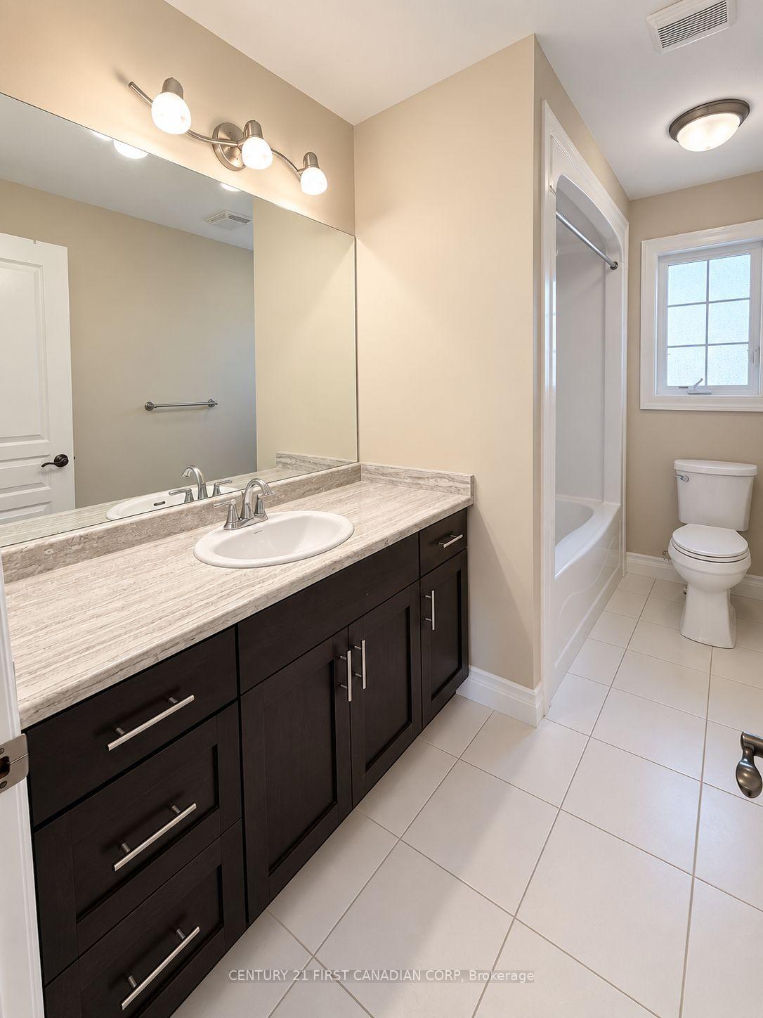 Photo 5 of 1025 Gleneagle Trail, London, North S — HOMEH