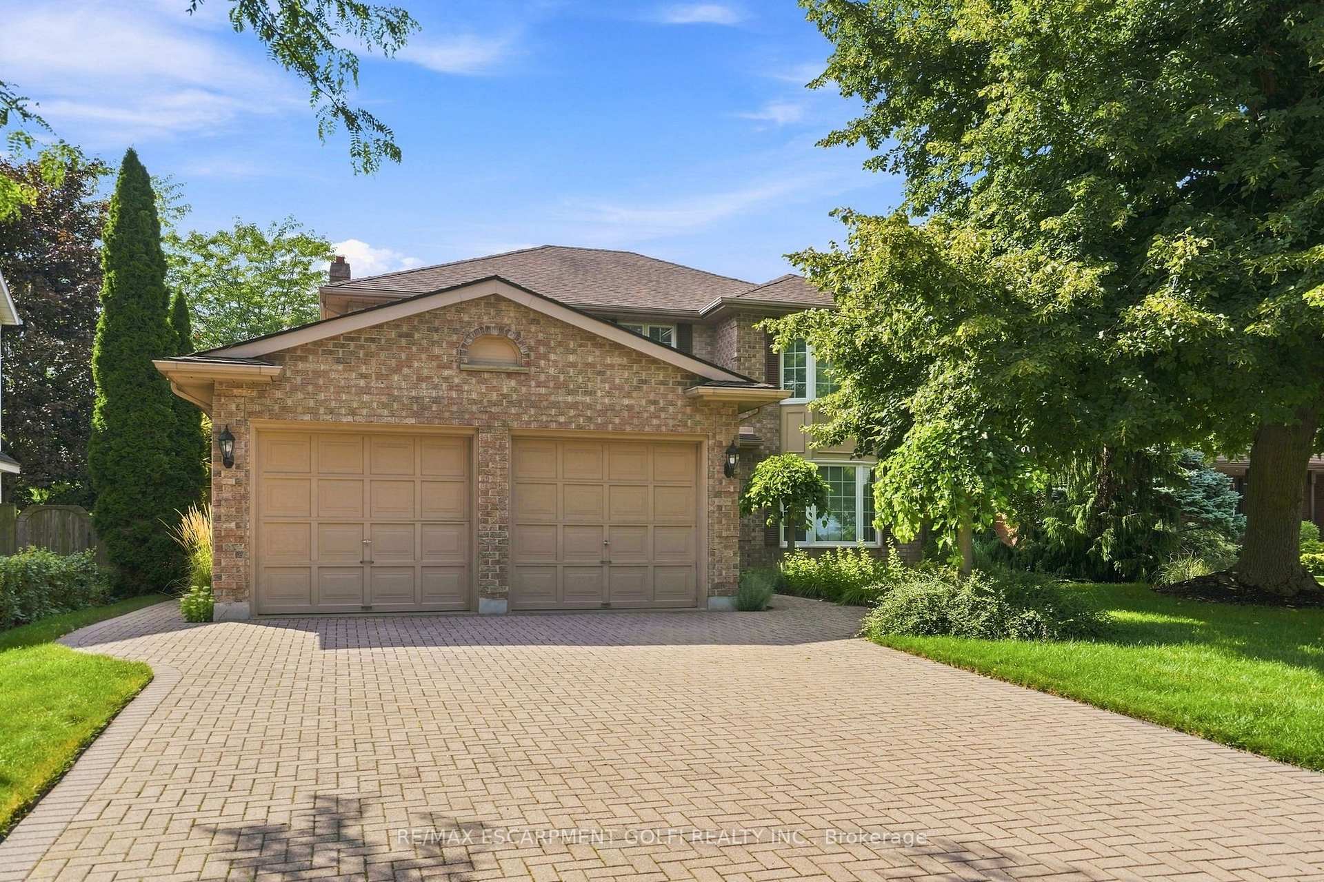 Photo 2 of 12 Harvest Oak Drive, Welland, Niagara College — HOMEH