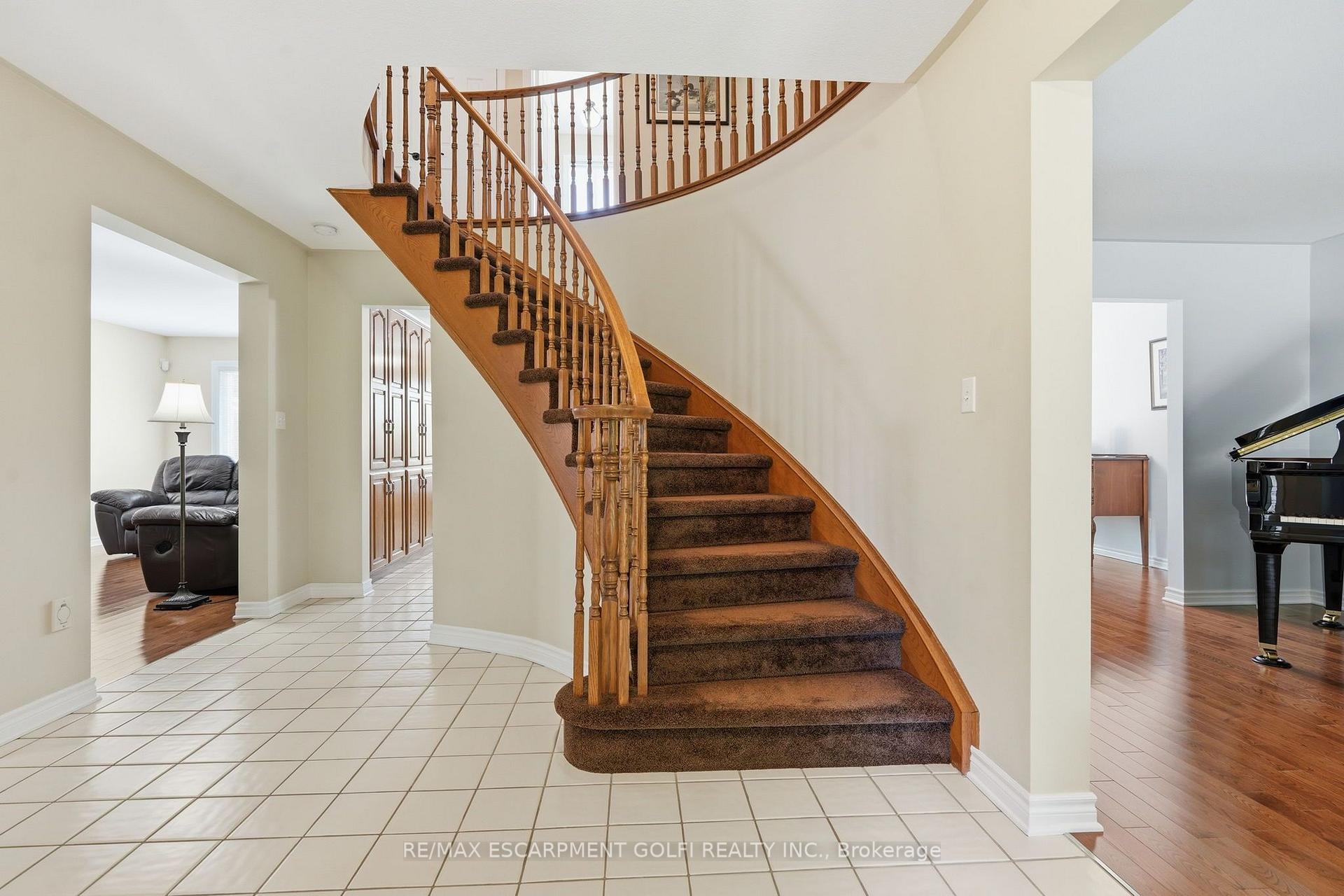 Photo 28 of 12 Harvest Oak Drive, Welland, Niagara College — HOMEH