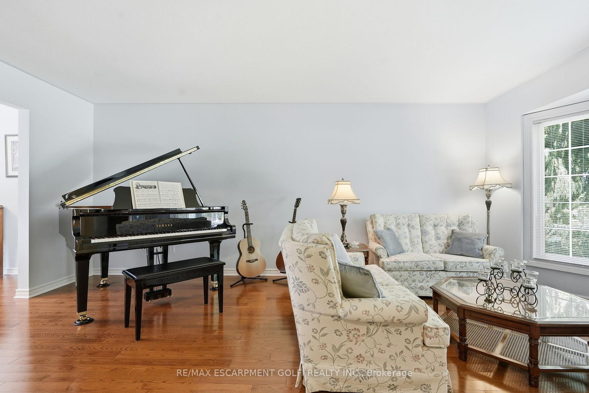 Photo 32 of 12 Harvest Oak Drive, Welland, Niagara College — HOMEH