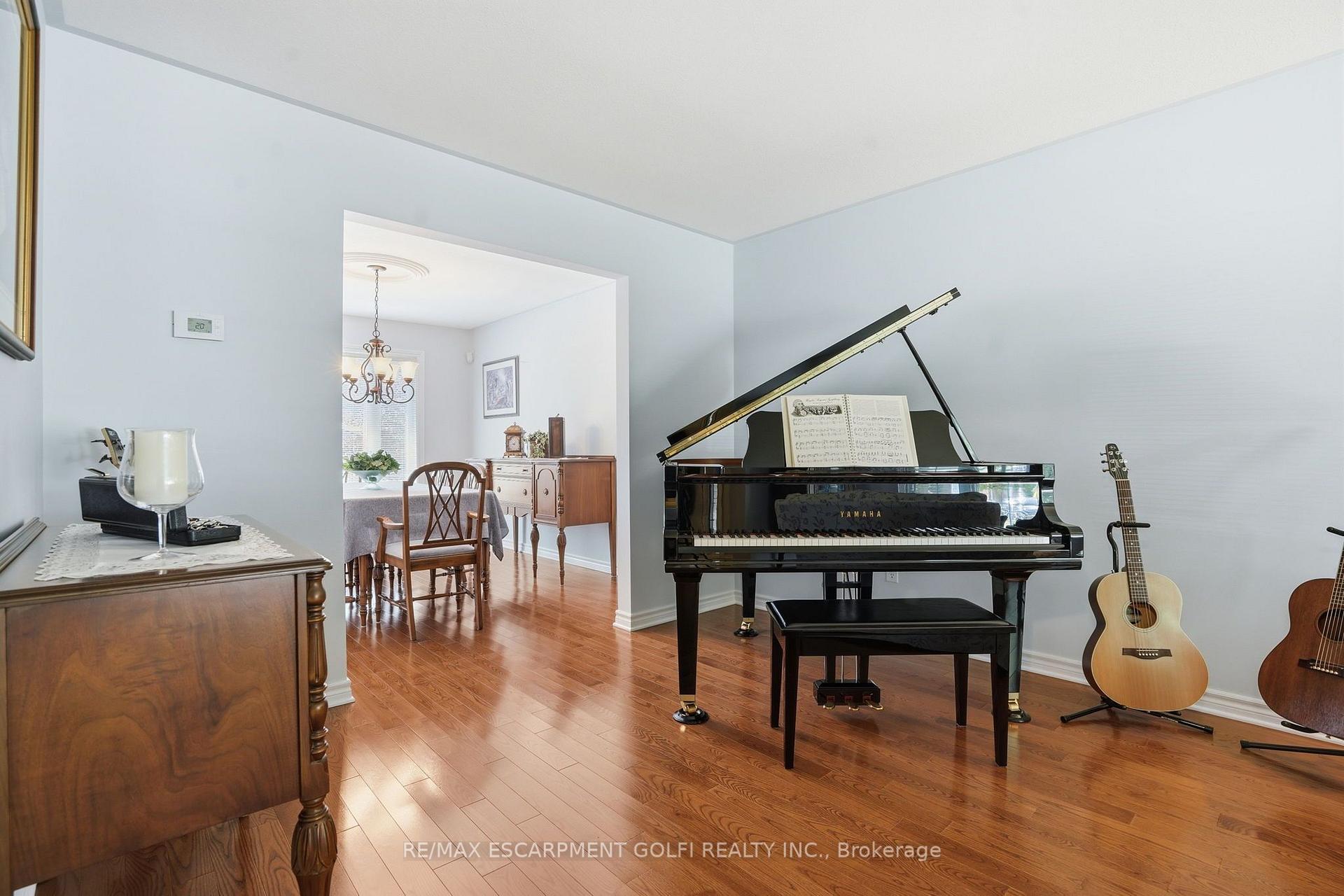 Photo 35 of 12 Harvest Oak Drive, Welland, Niagara College — HOMEH