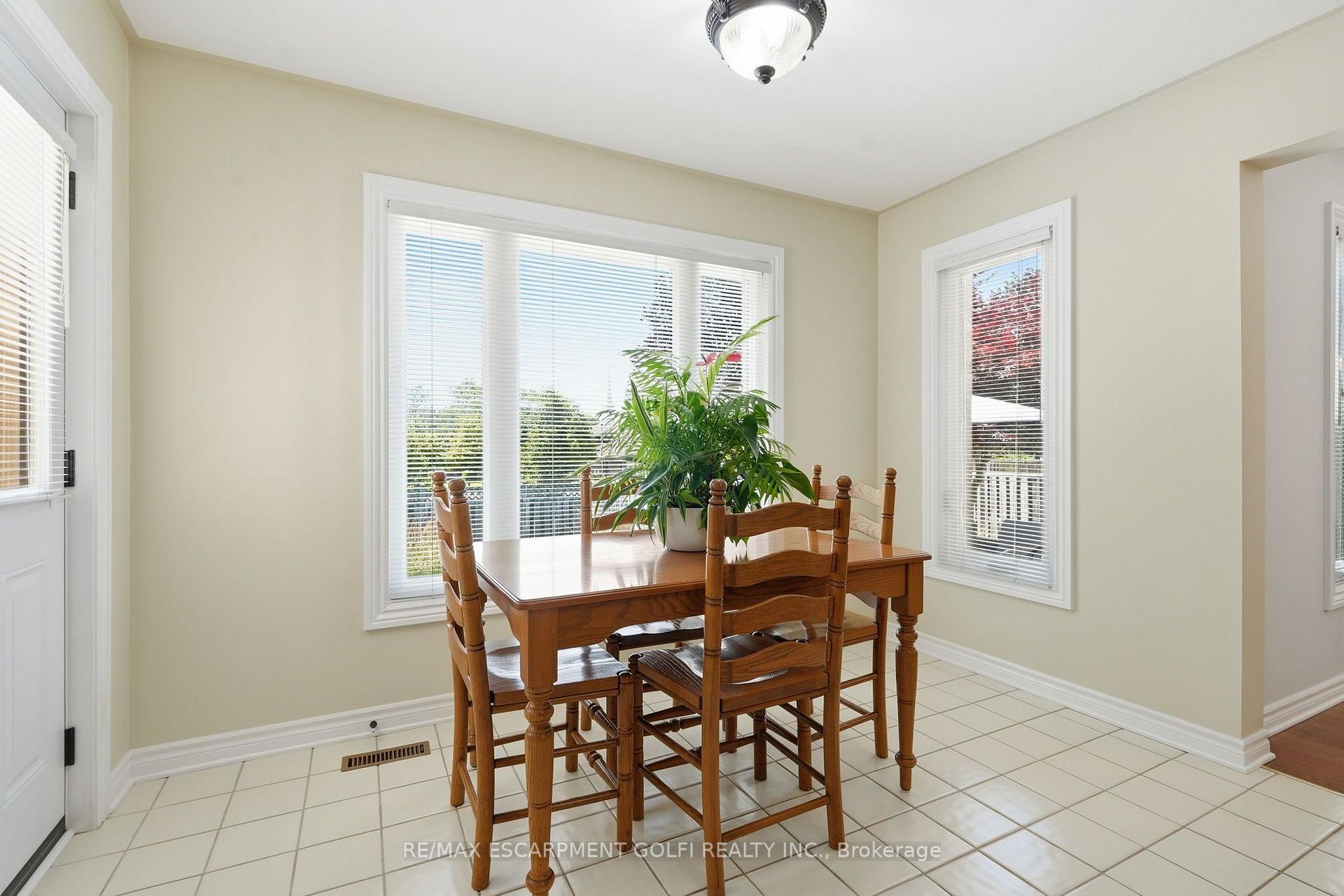 Photo 50 of 12 Harvest Oak Drive, Welland, Niagara College — HOMEH