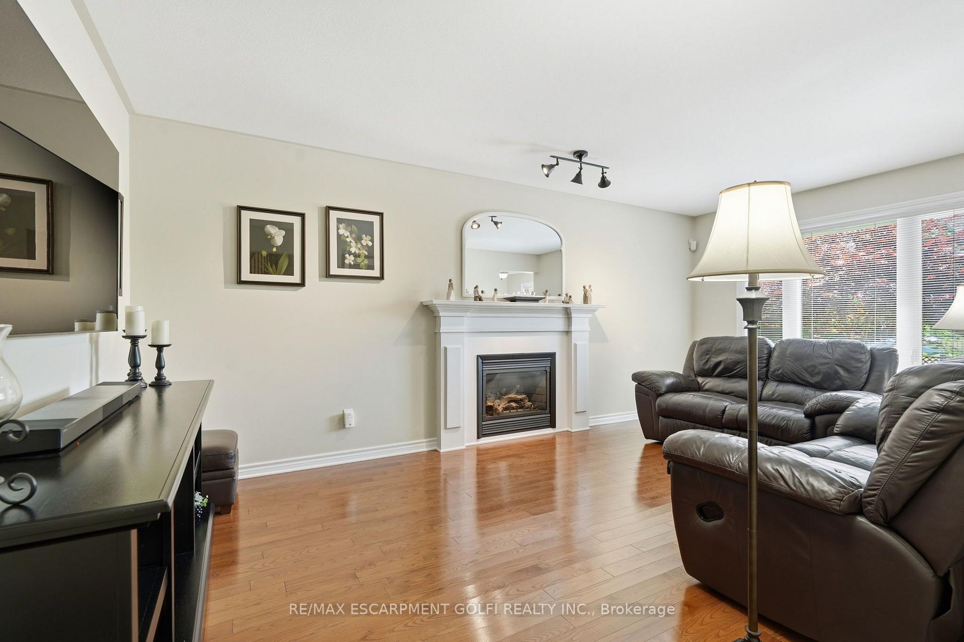 Photo 54 of 12 Harvest Oak Drive, Welland, Niagara College — HOMEH